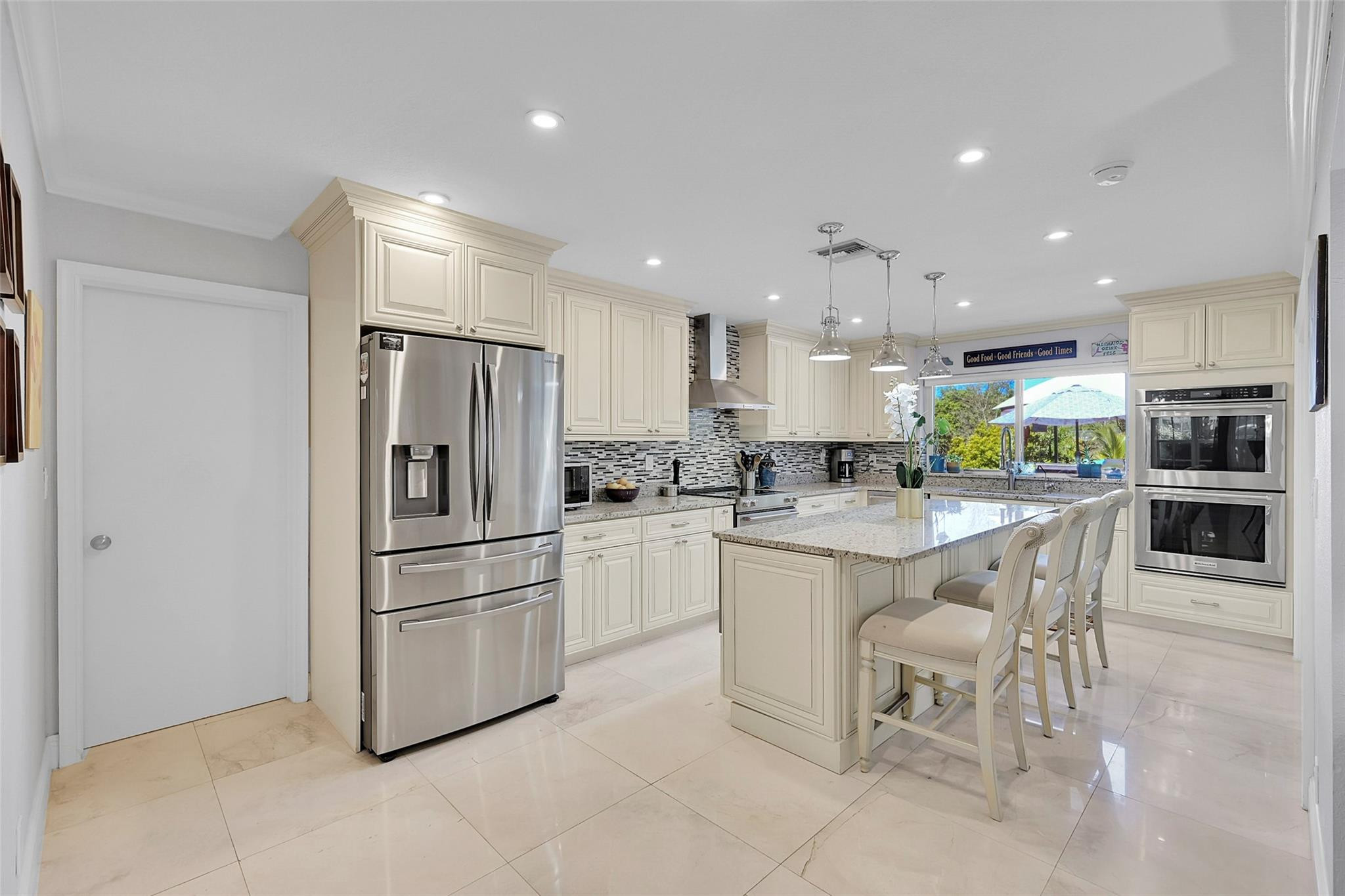 4575 Glenwood Dr