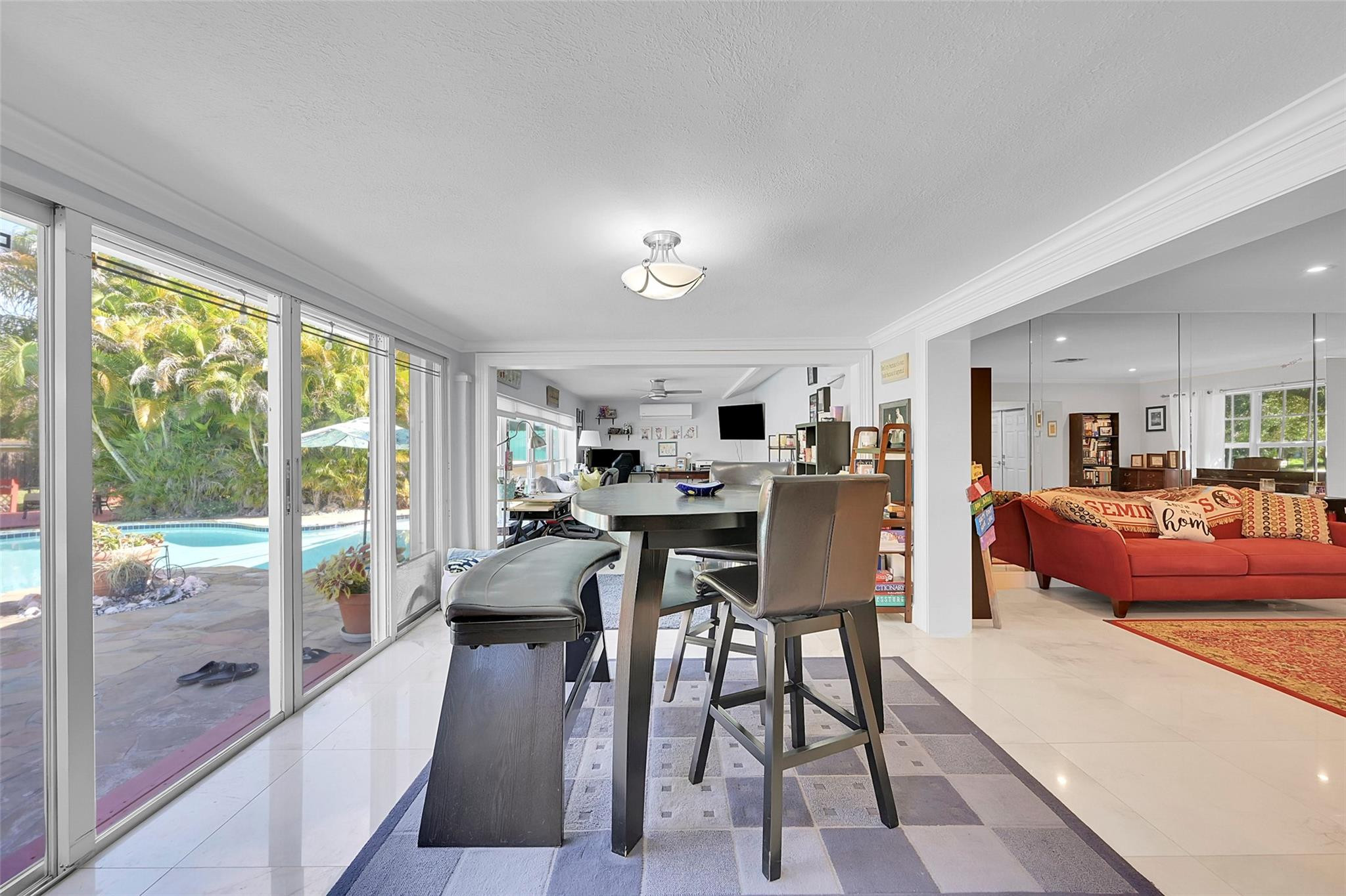 4575 Glenwood Dr