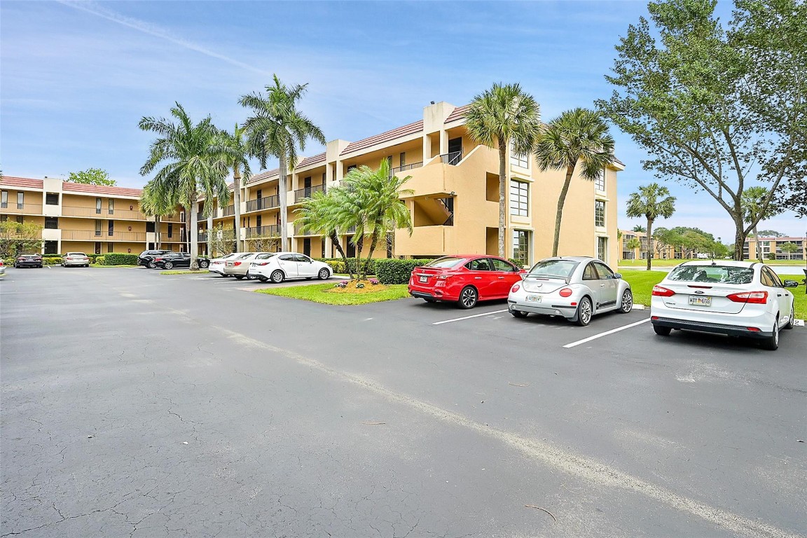 6618 Coral Lake Dr Unit: 206