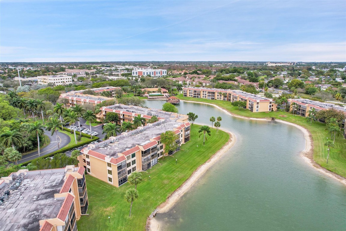 6618 Coral Lake Dr Unit: 206