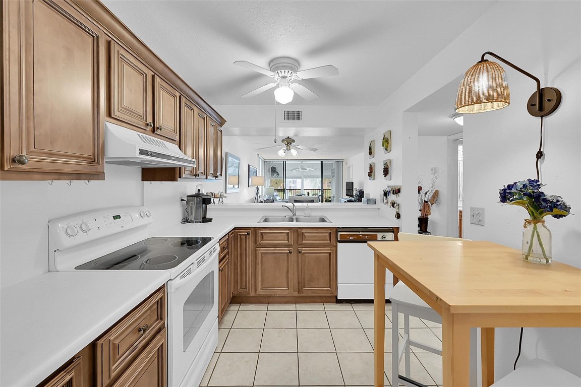 6618 Coral Lake Dr Unit: 206