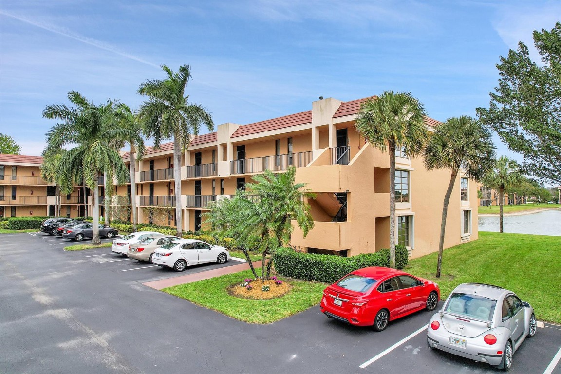 6618 Coral Lake Dr Unit: 206