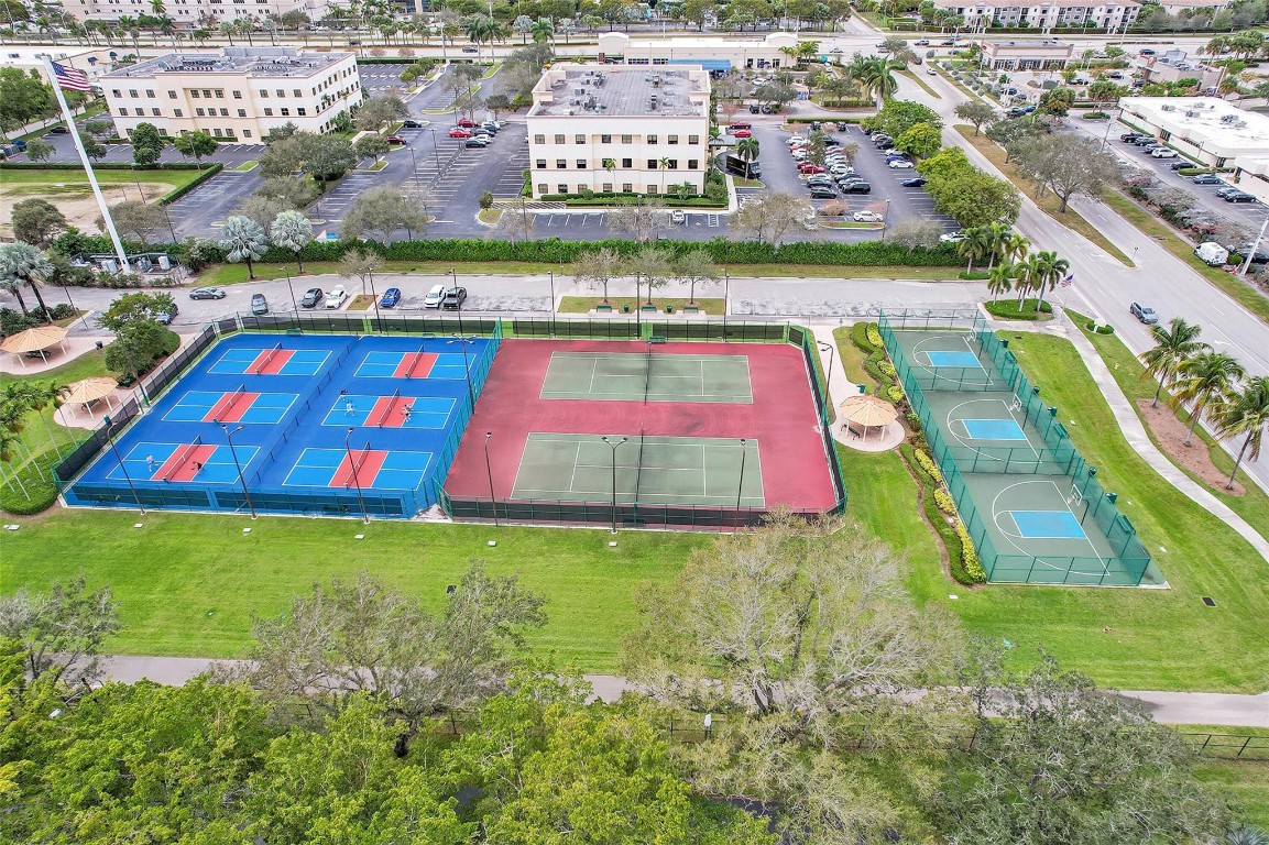 6618 Coral Lake Dr Unit: 206