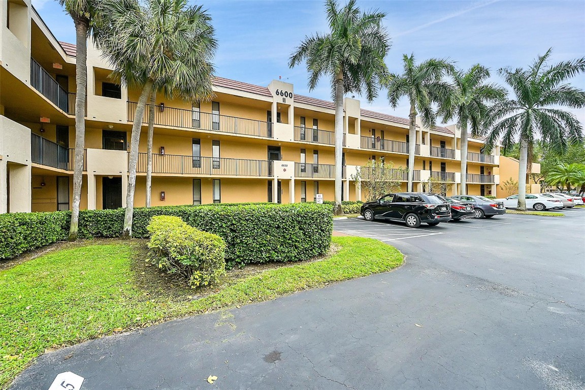 6618 Coral Lake Dr Unit: 206