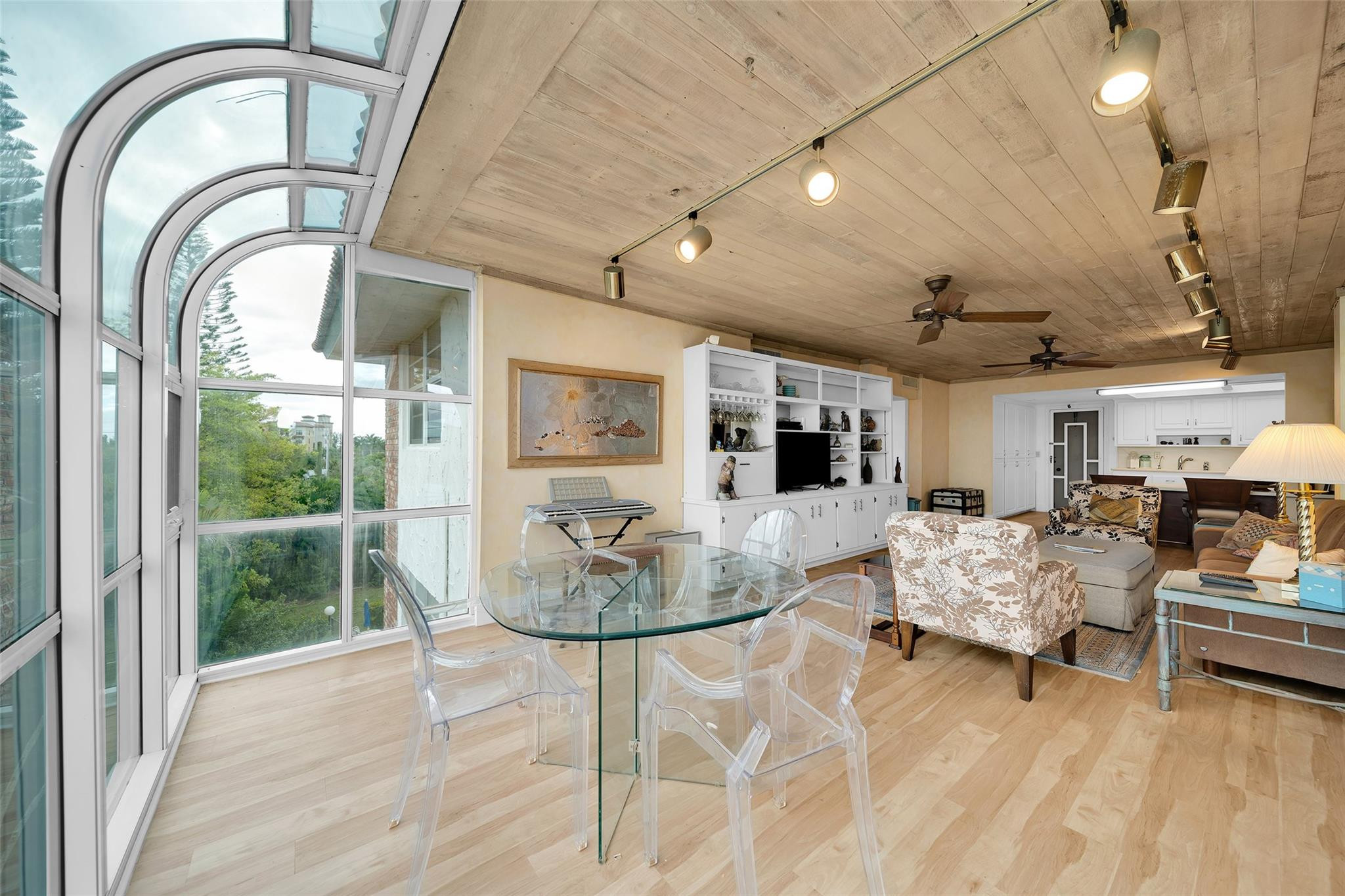 3910 NE Crystal Lake Dr Unit: 401