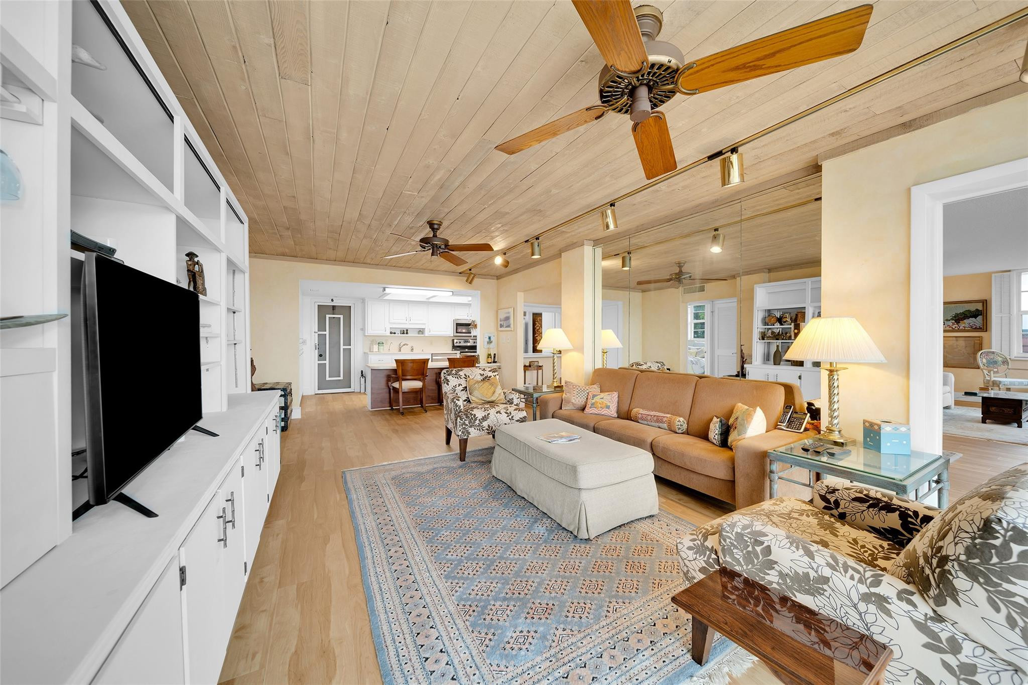 3910 NE Crystal Lake Dr Unit: 401