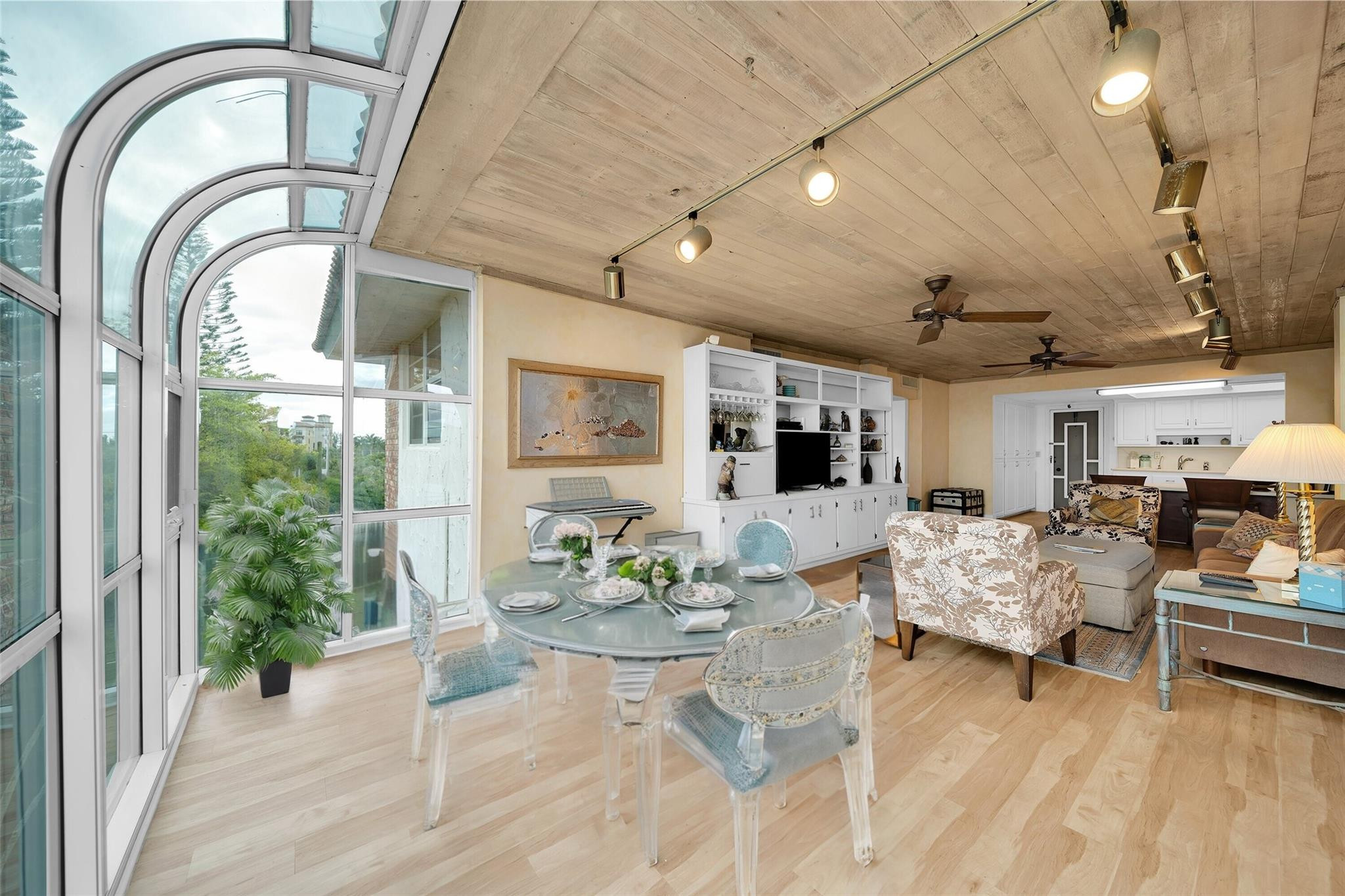 3910 NE Crystal Lake Dr Unit: 401