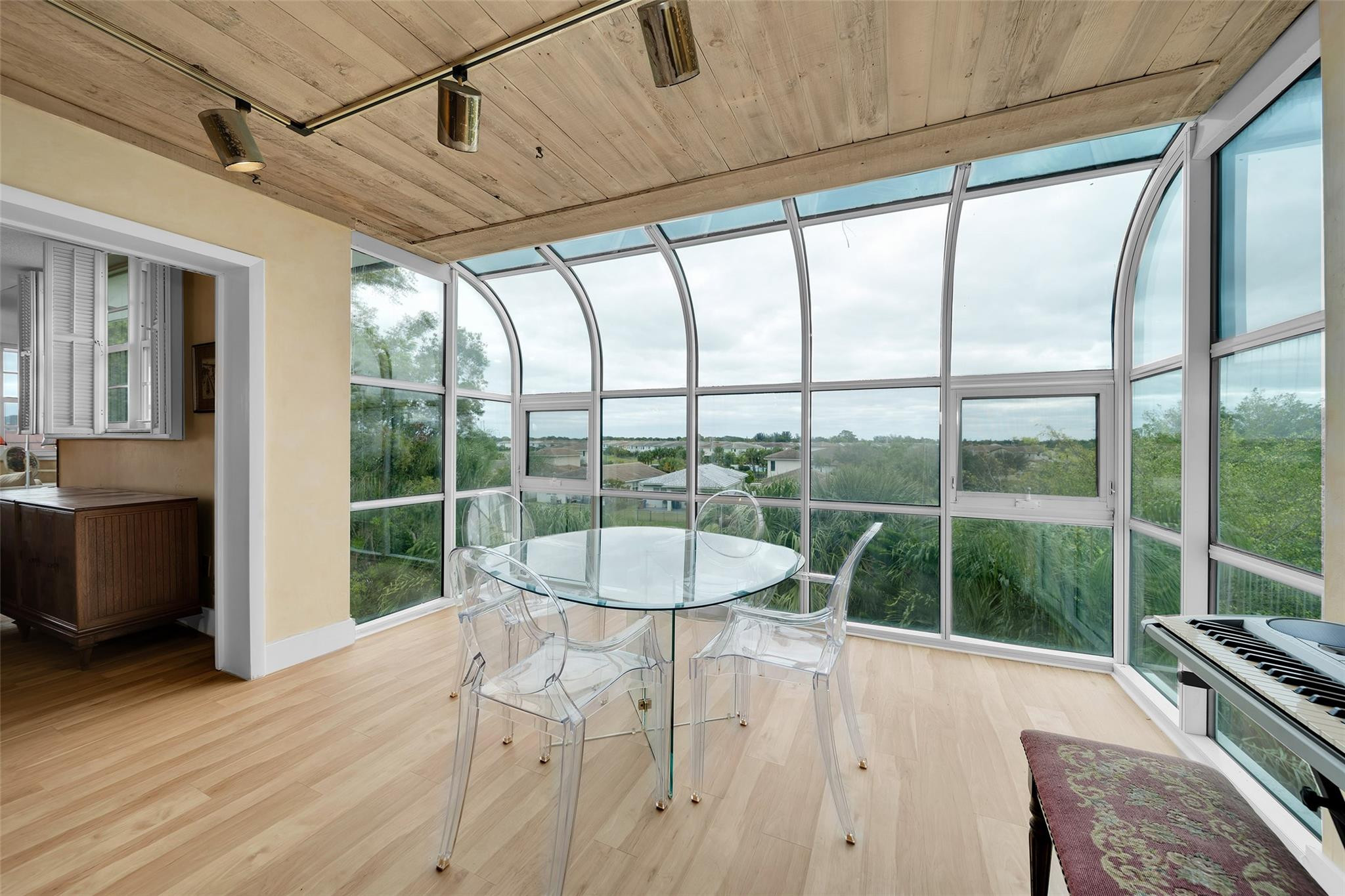 3910 NE Crystal Lake Dr Unit: 401