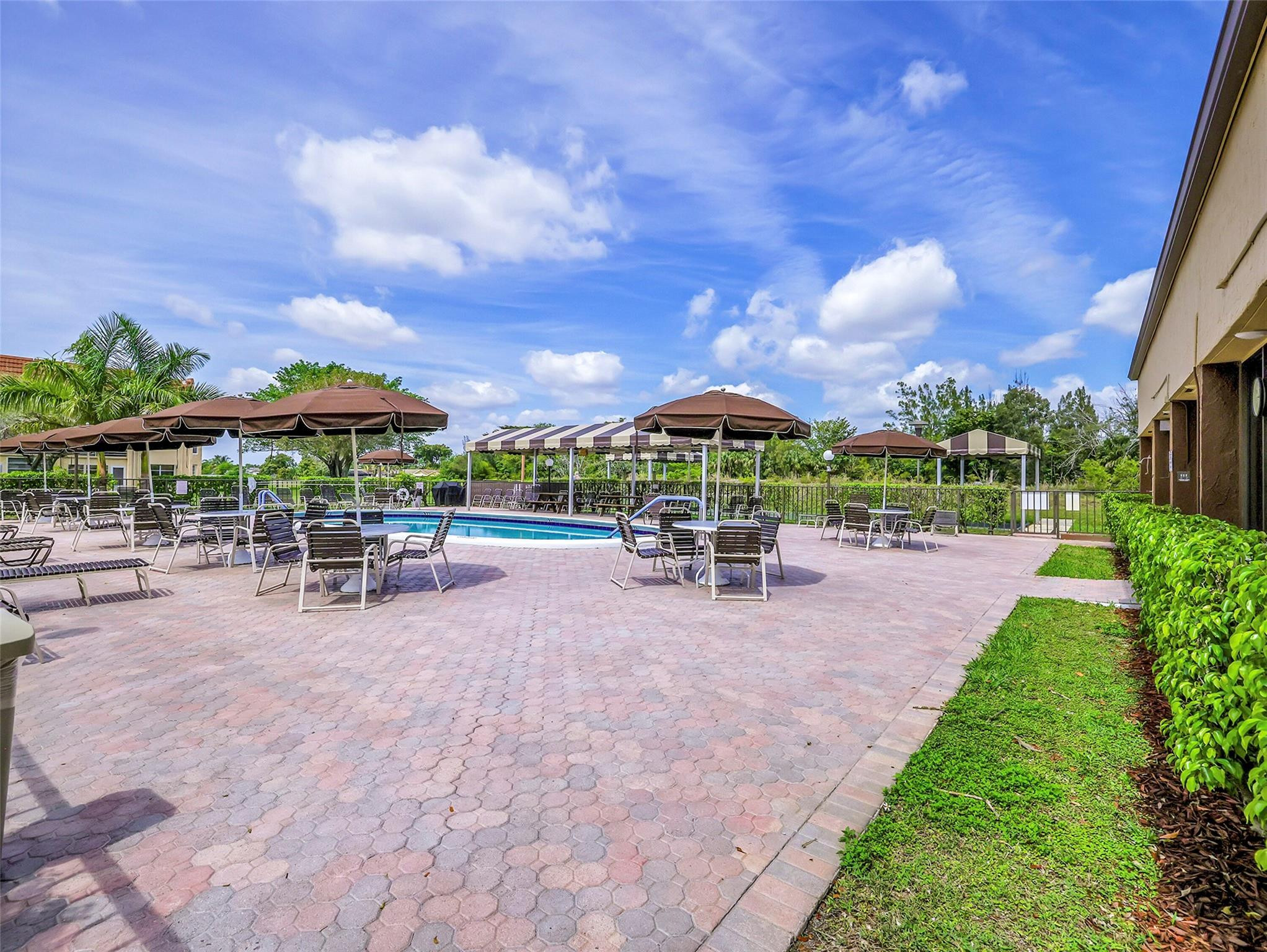 8851 Lakes Blvd 114