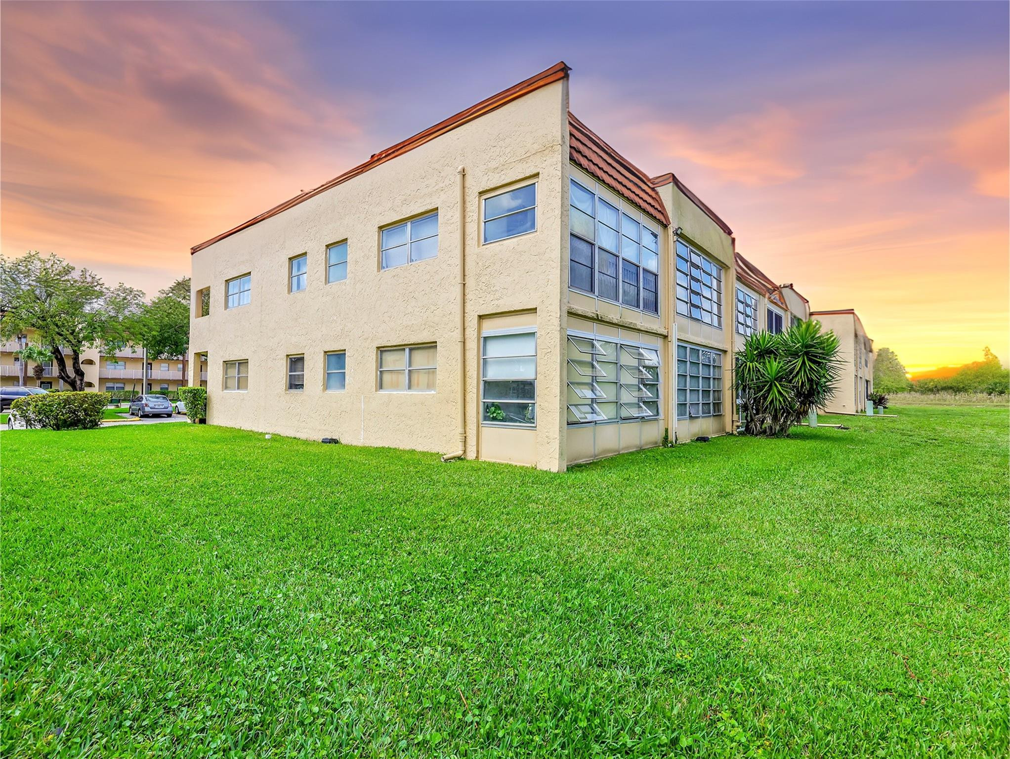 8851 Lakes Blvd 114