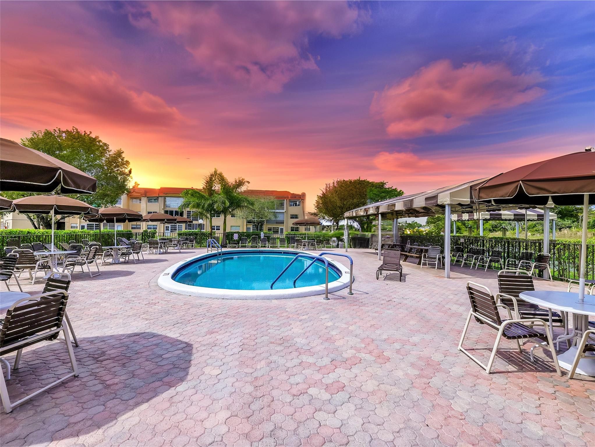 8851 Lakes Blvd 114