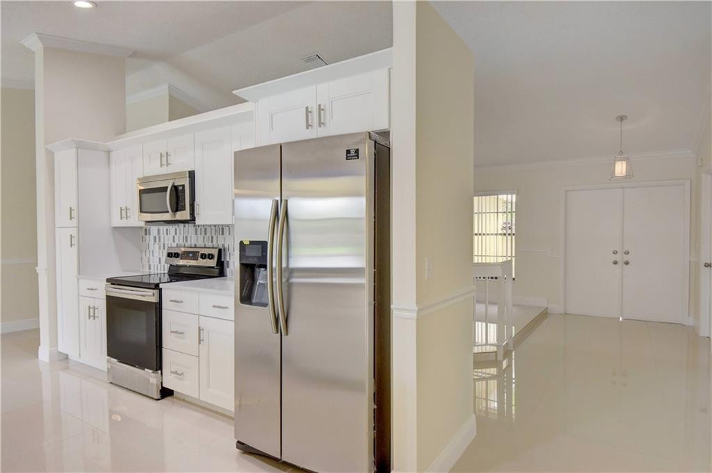 2051 NW 108th Ln