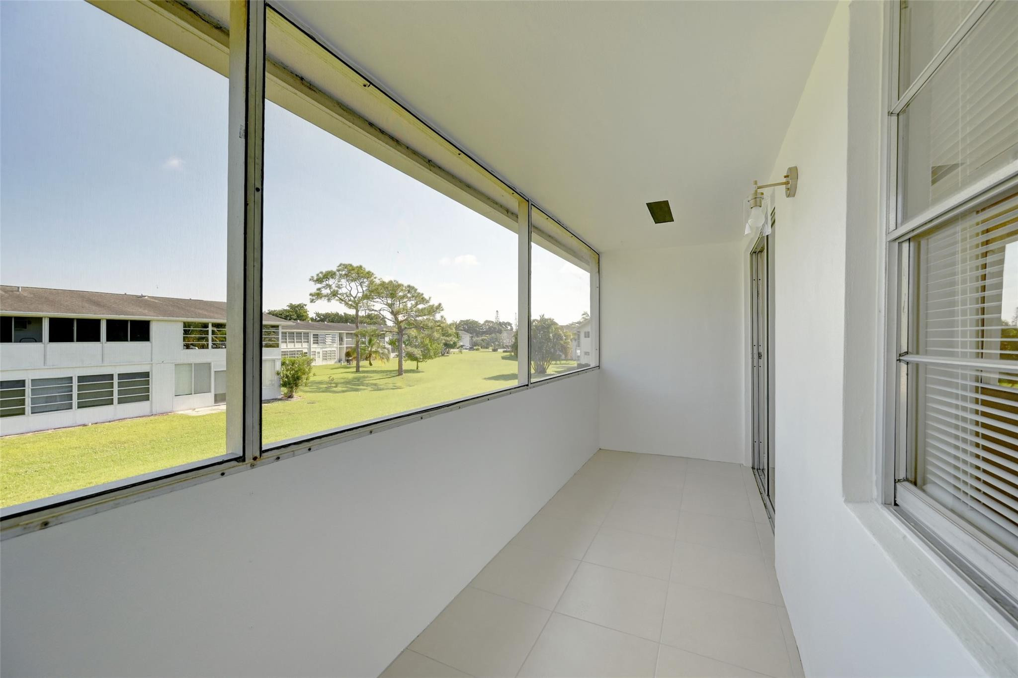 303 Markham N 303