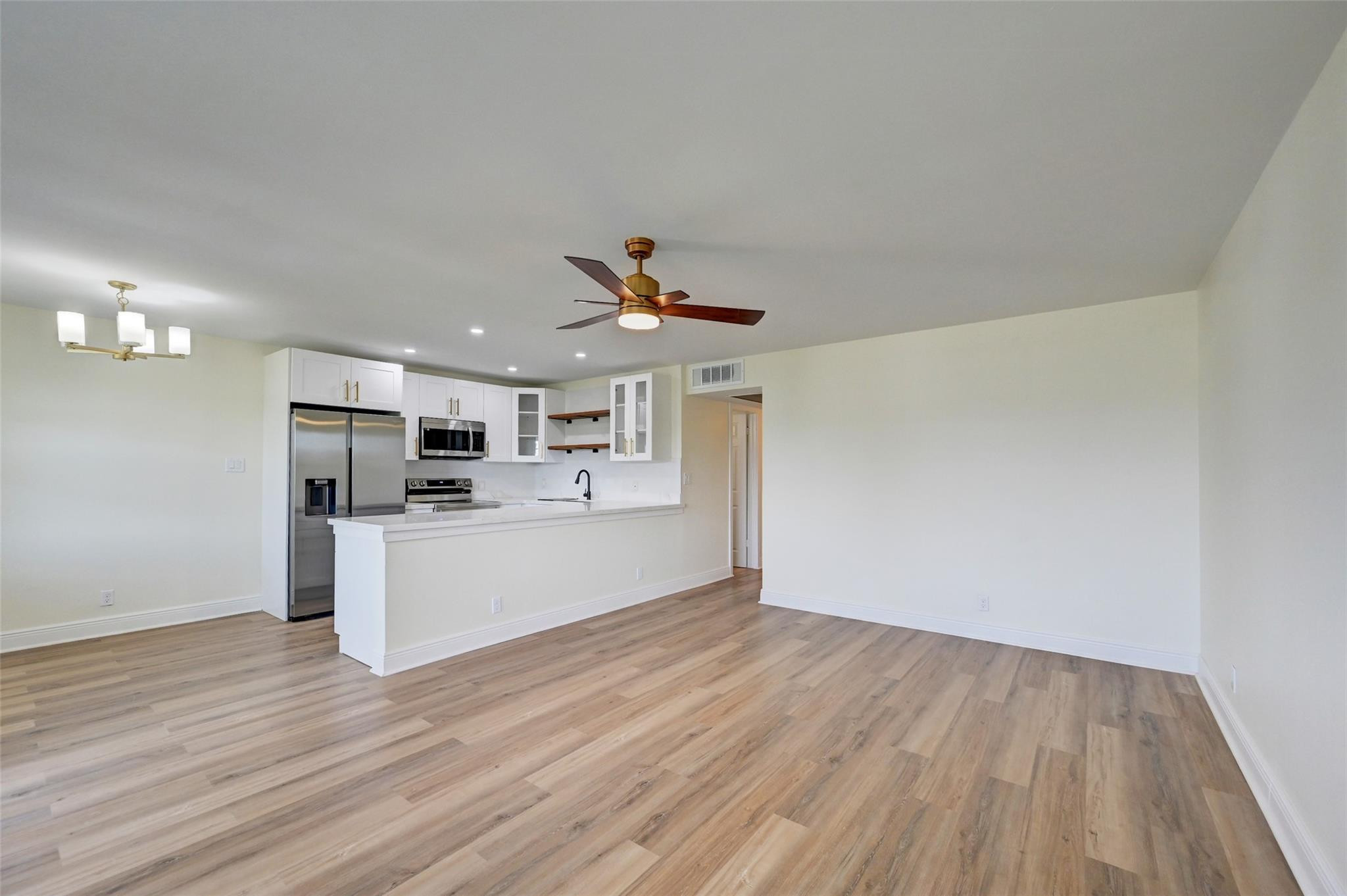 303 Markham N 303