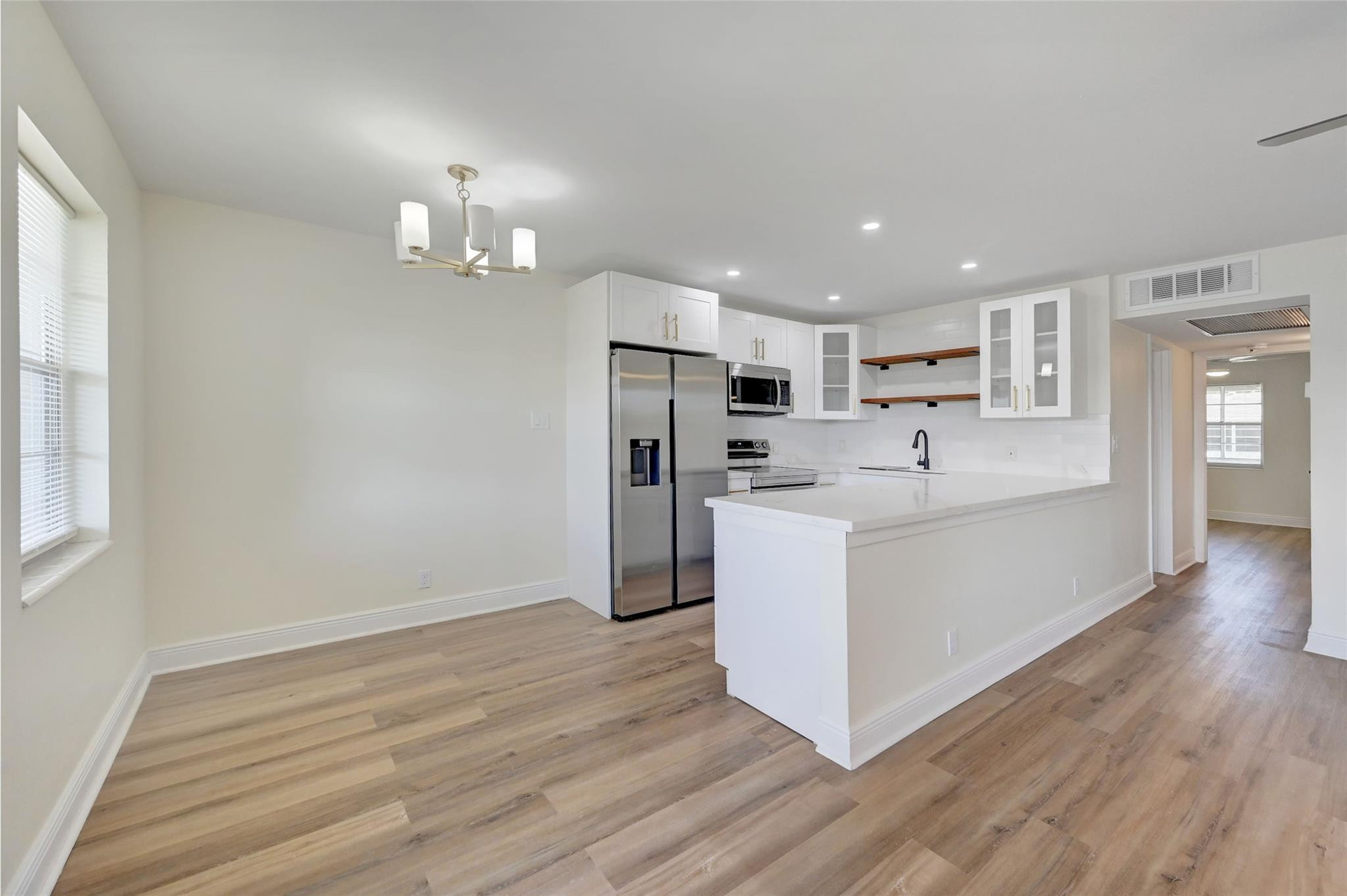 303 Markham N 303