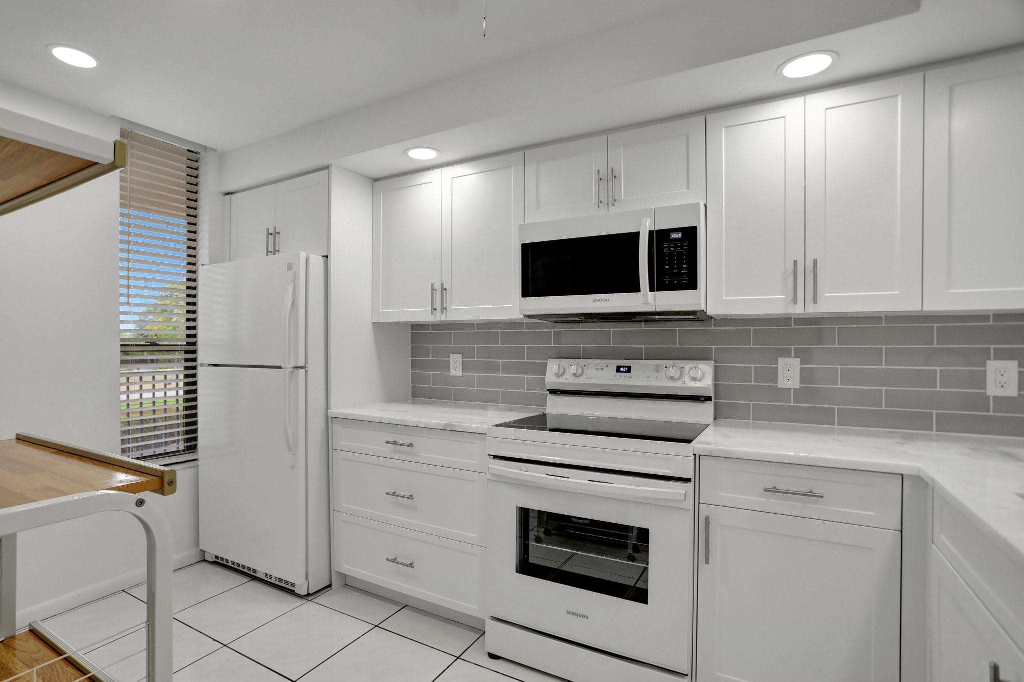 5618 Coral Lake Dr 206