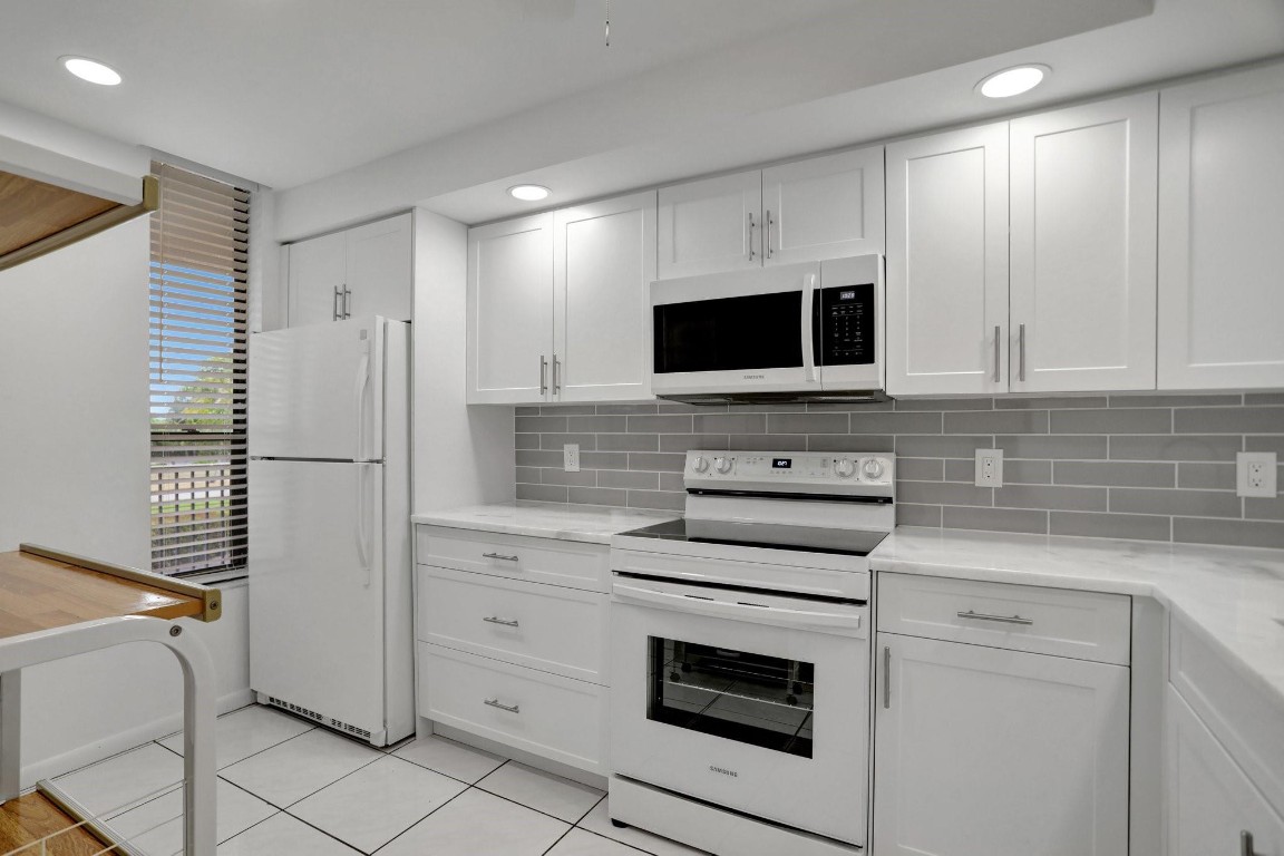 5618 Coral Lake Dr 206