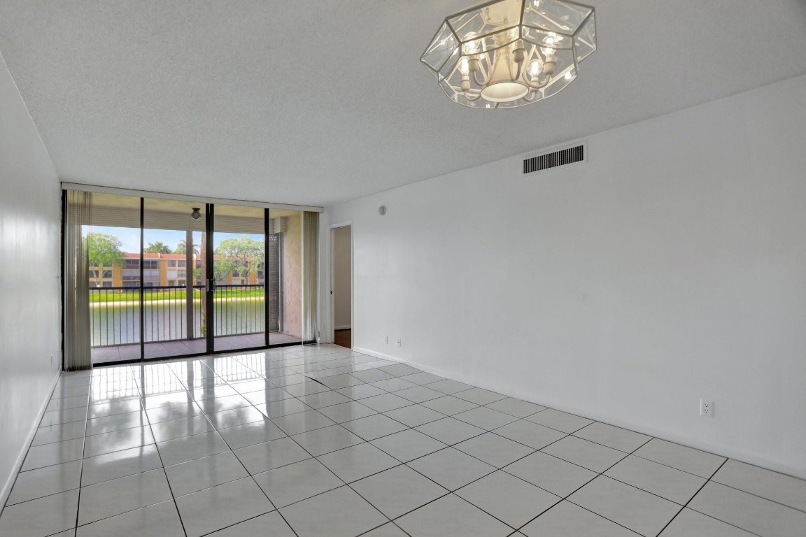 5618 Coral Lake Dr 206