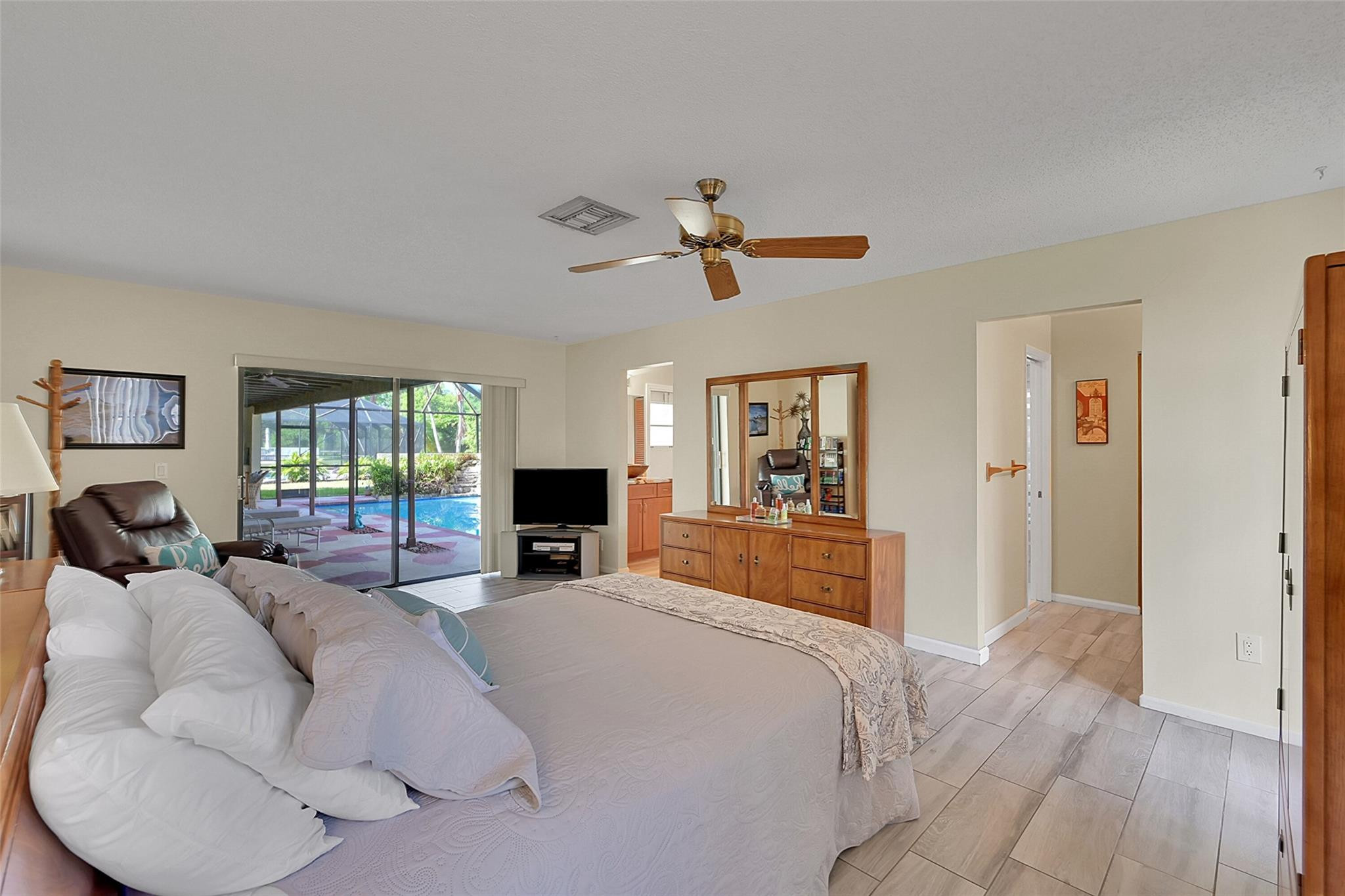 704 NW 101st Ter