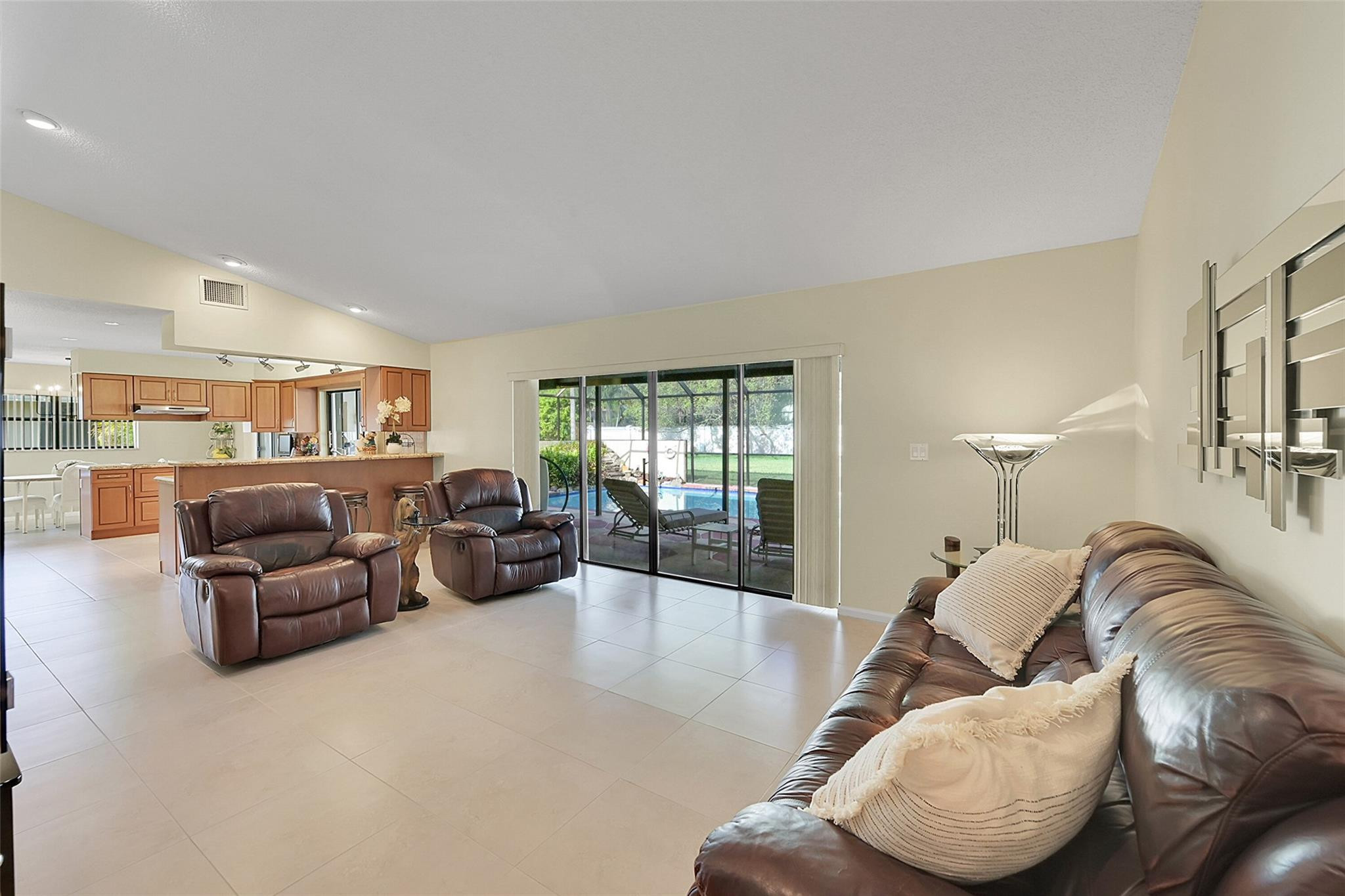 704 NW 101st Ter