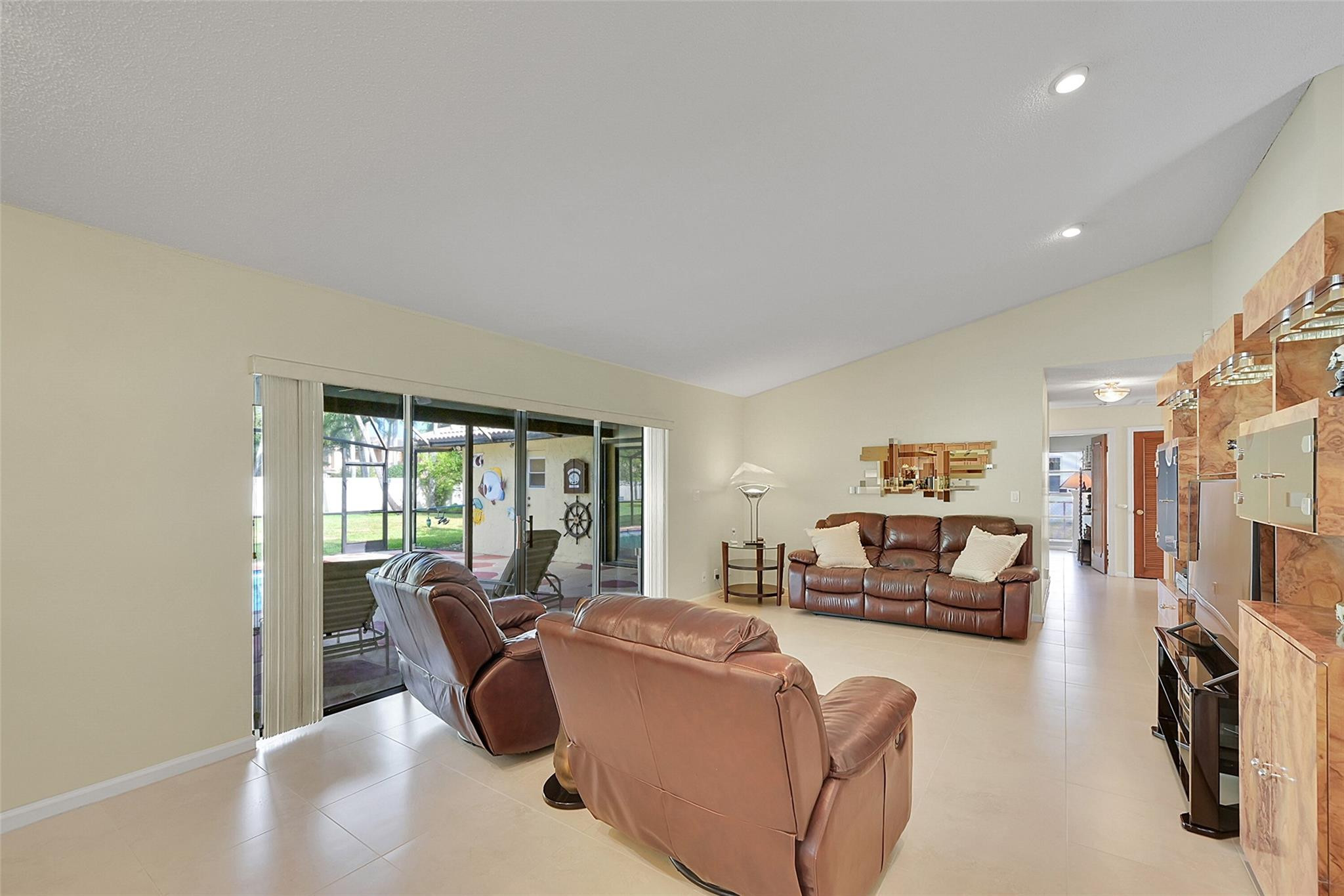 704 NW 101st Ter
