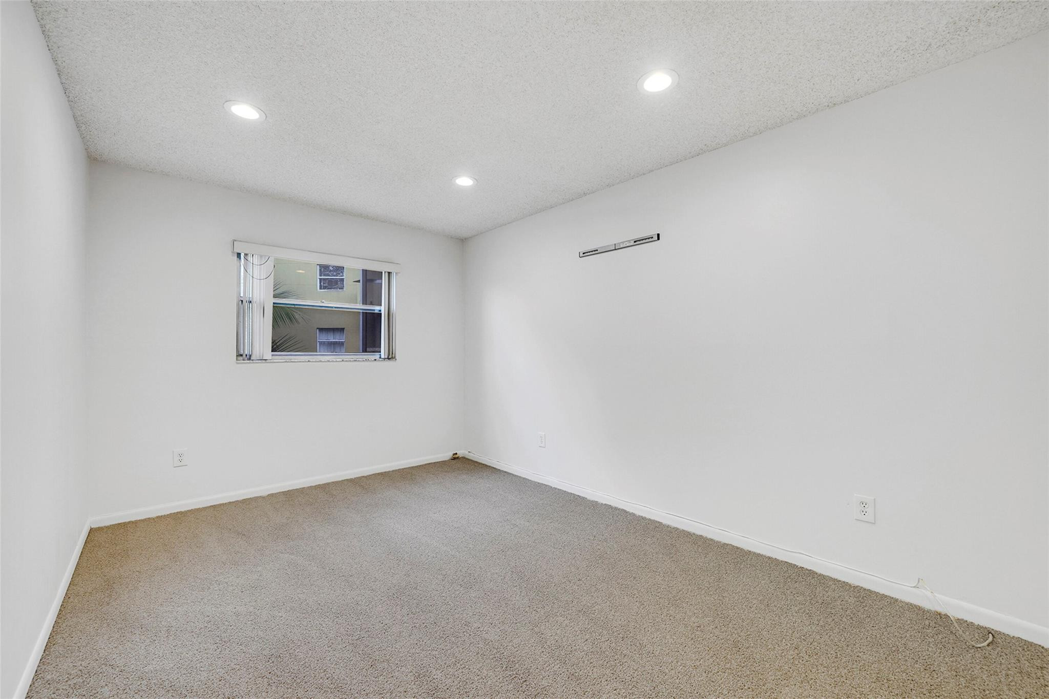 4111 Stirling Rd 304