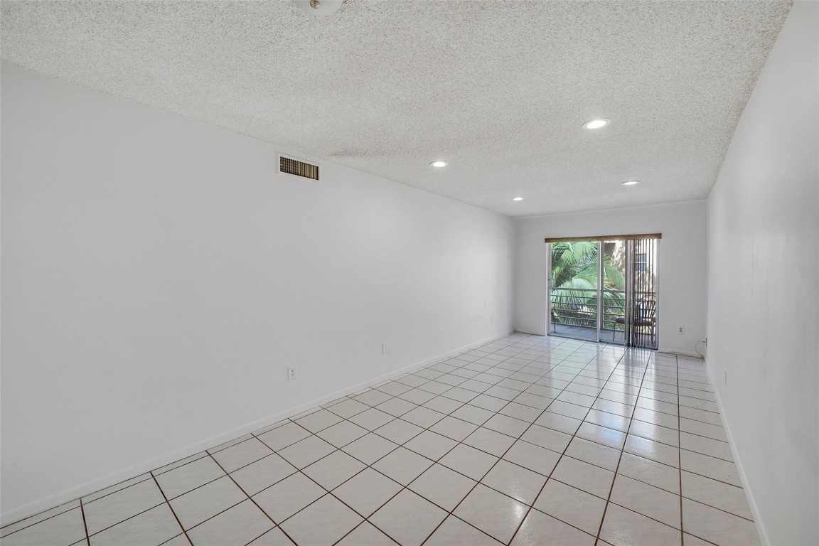 4111 Stirling Rd 304