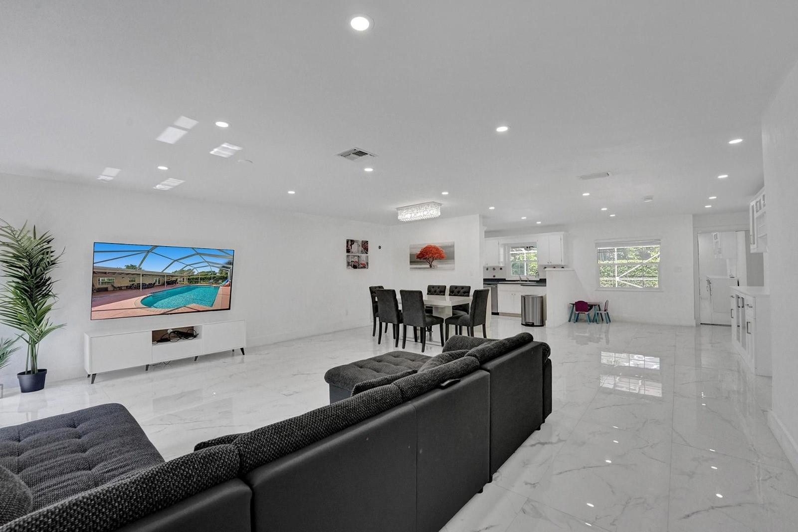 2109 NW 87th Ter