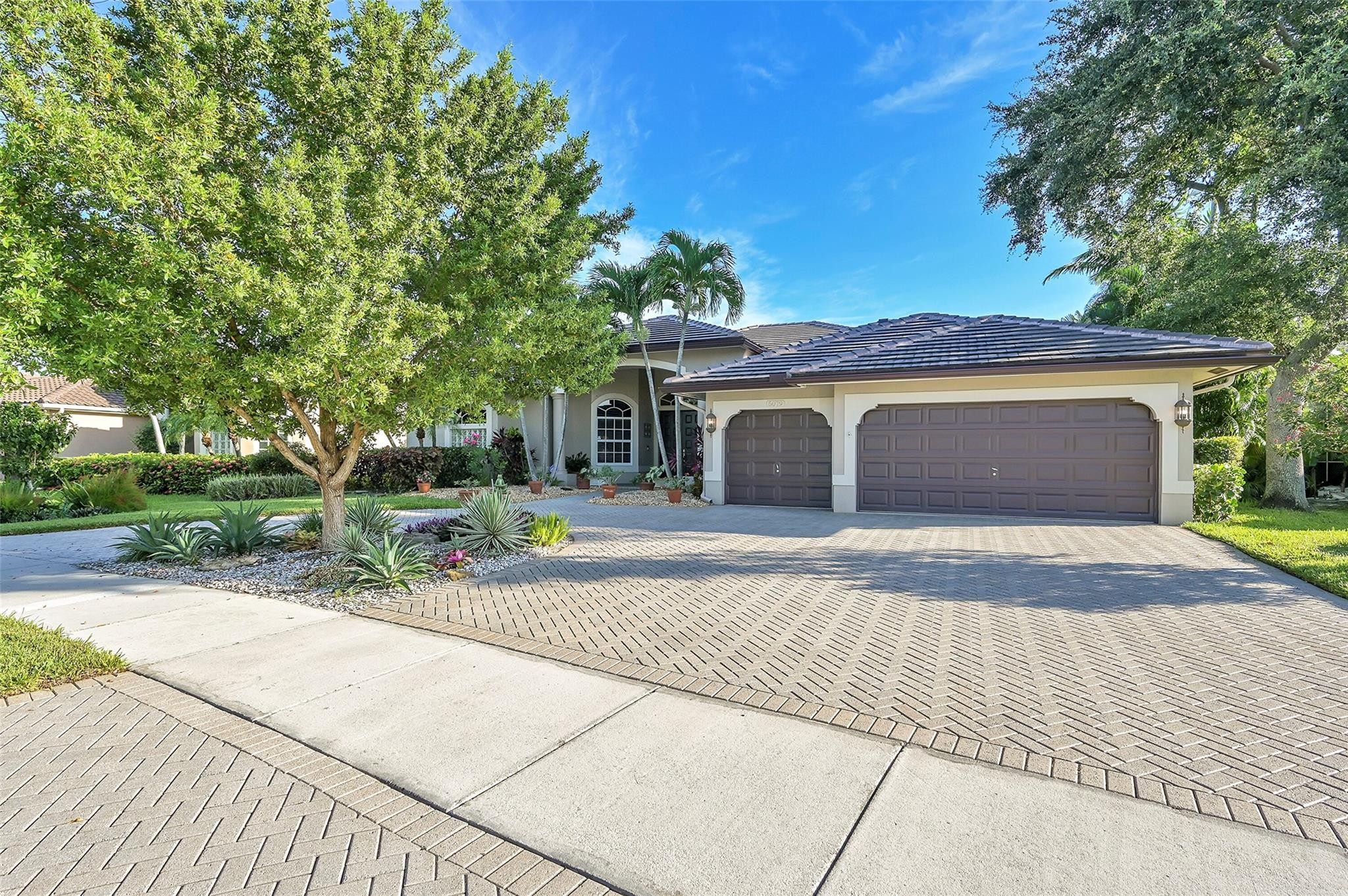 5079 Kensington Cir