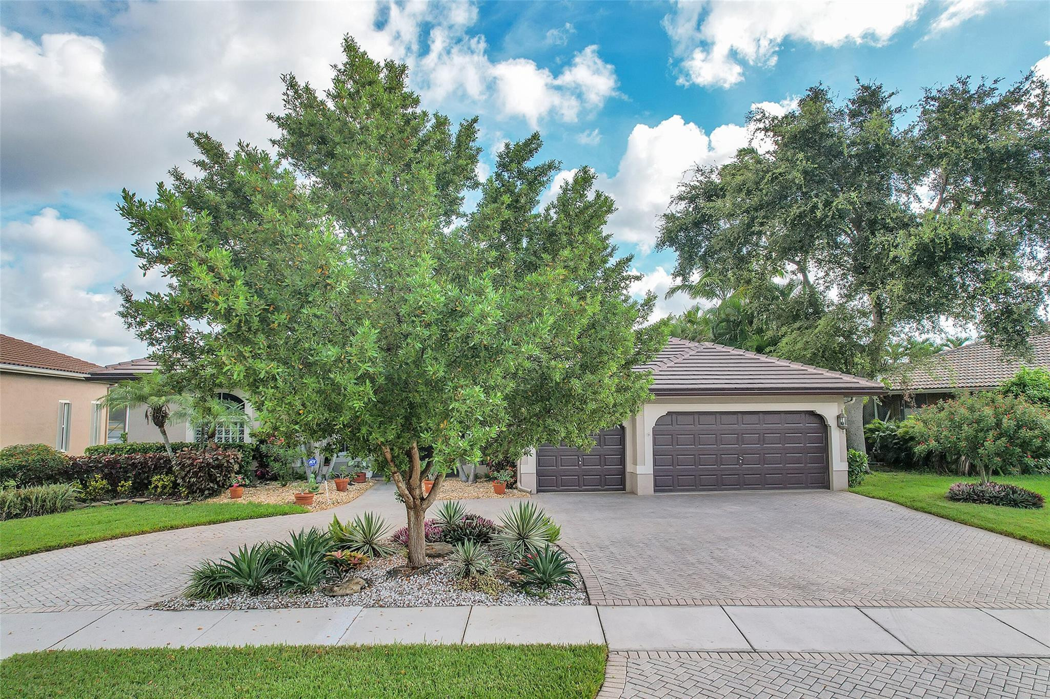 5079 Kensington Cir