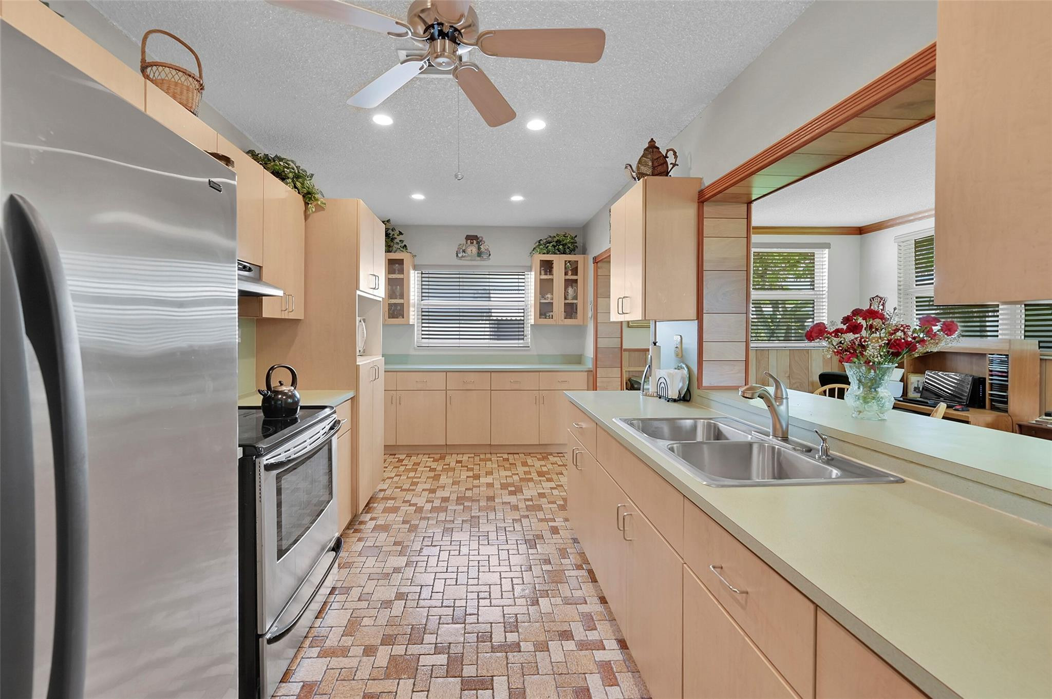 7107 NW 74th Pl