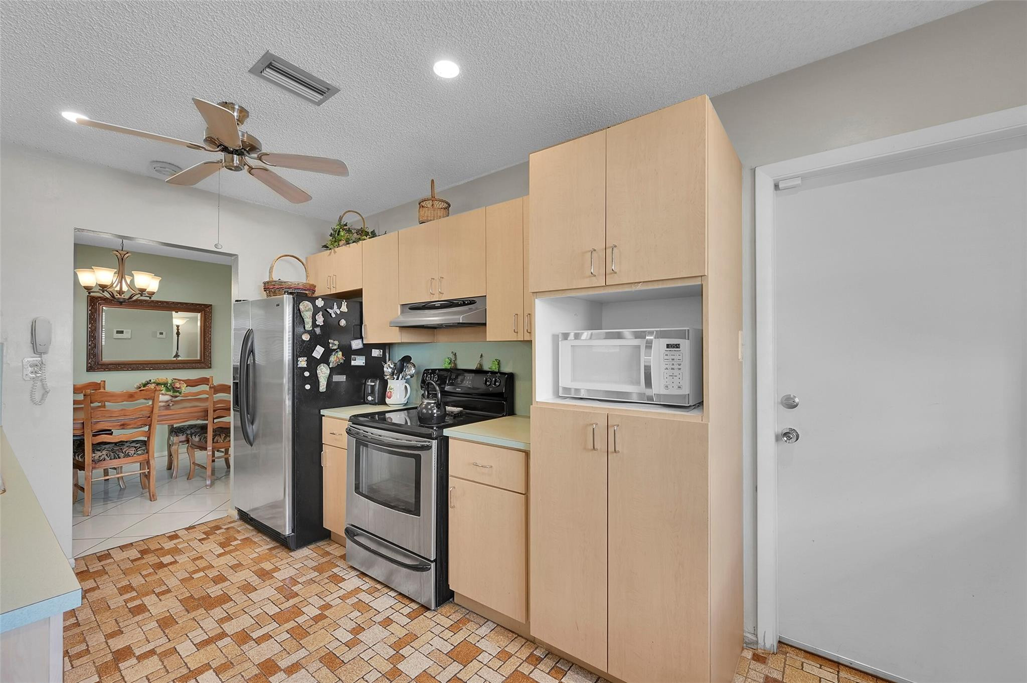 7107 NW 74th Pl