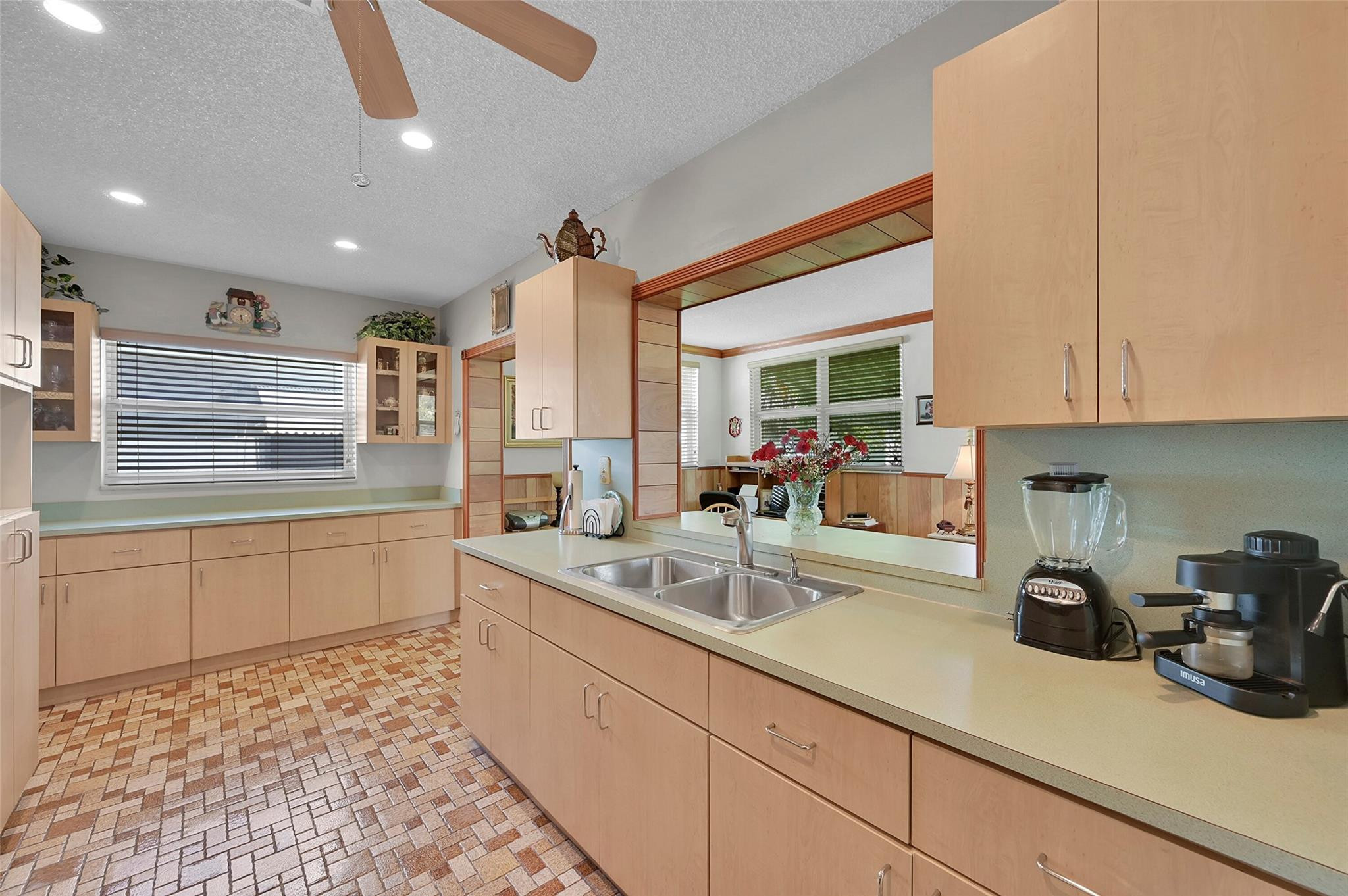 7107 NW 74th Pl