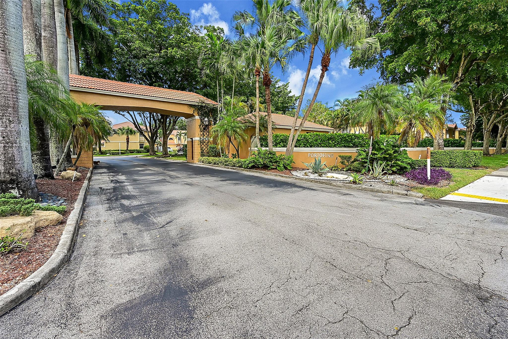 11325 Lakeview Dr 4N