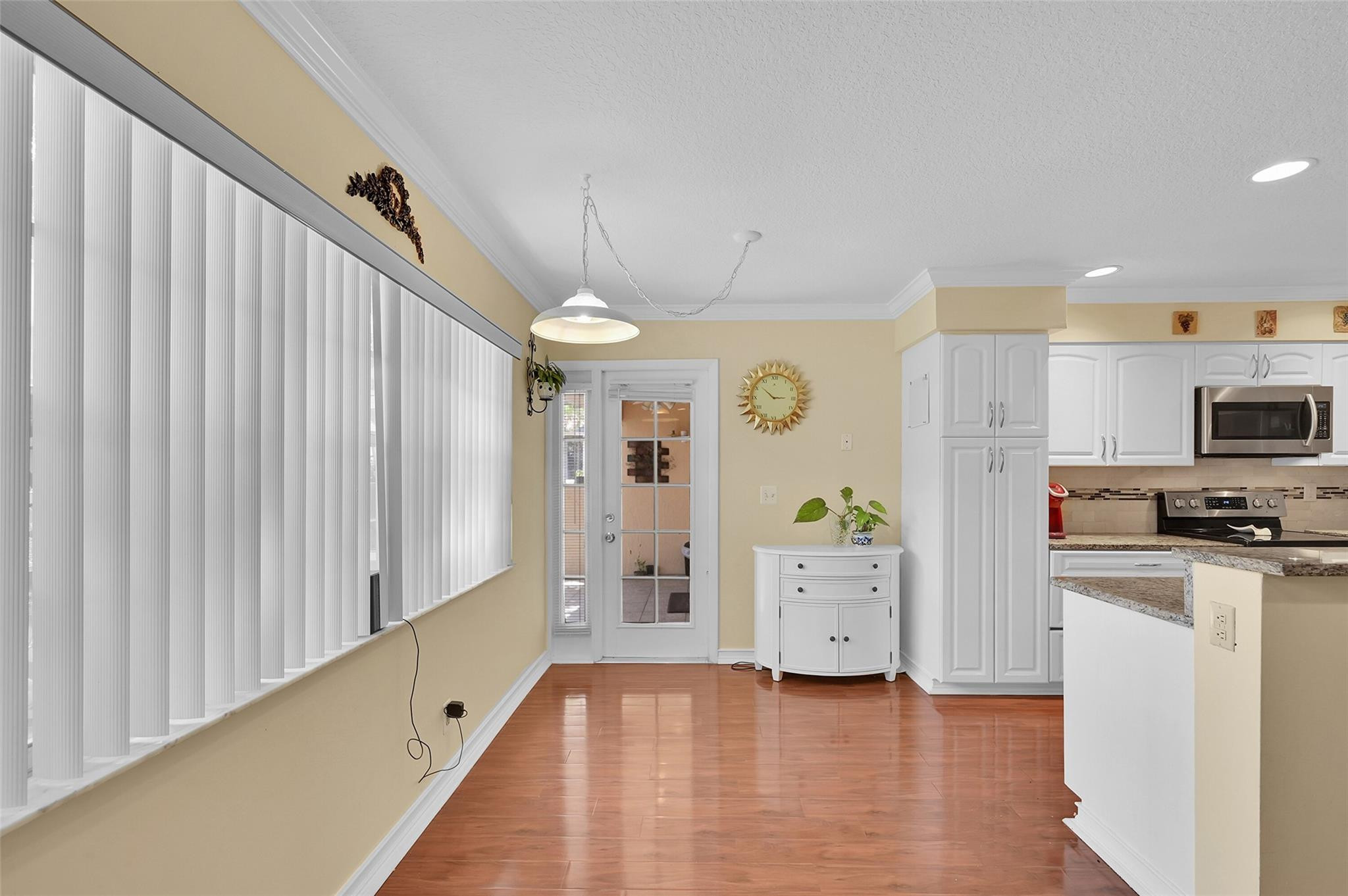 11325 Lakeview Dr 4N