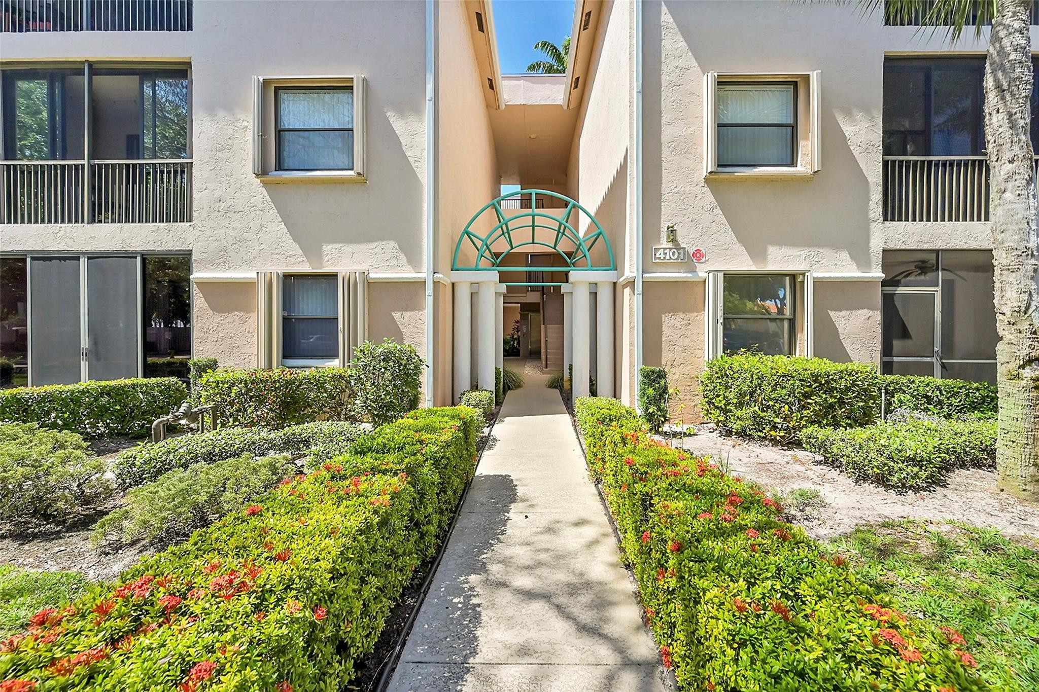 4101 Coral Tree Cir 312