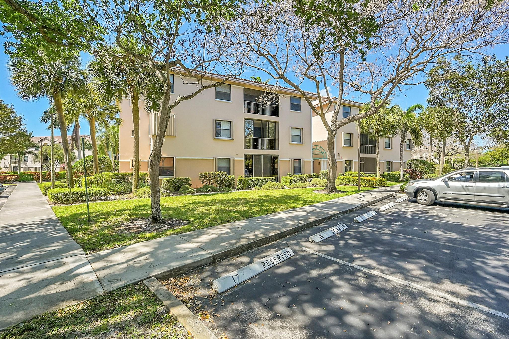 4101 Coral Tree Cir 312