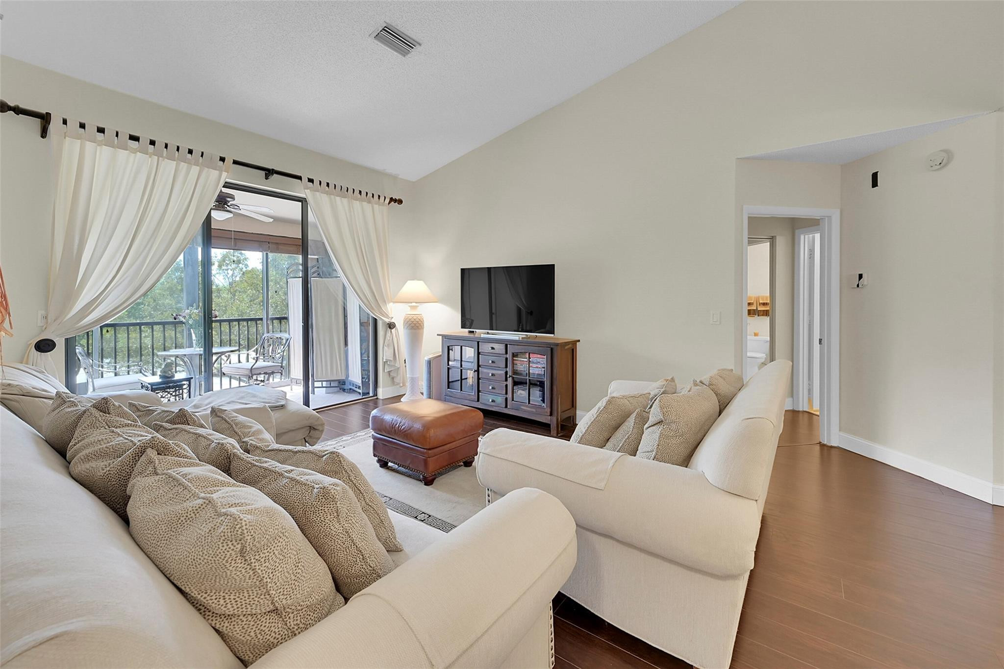 4101 Coral Tree Cir 312