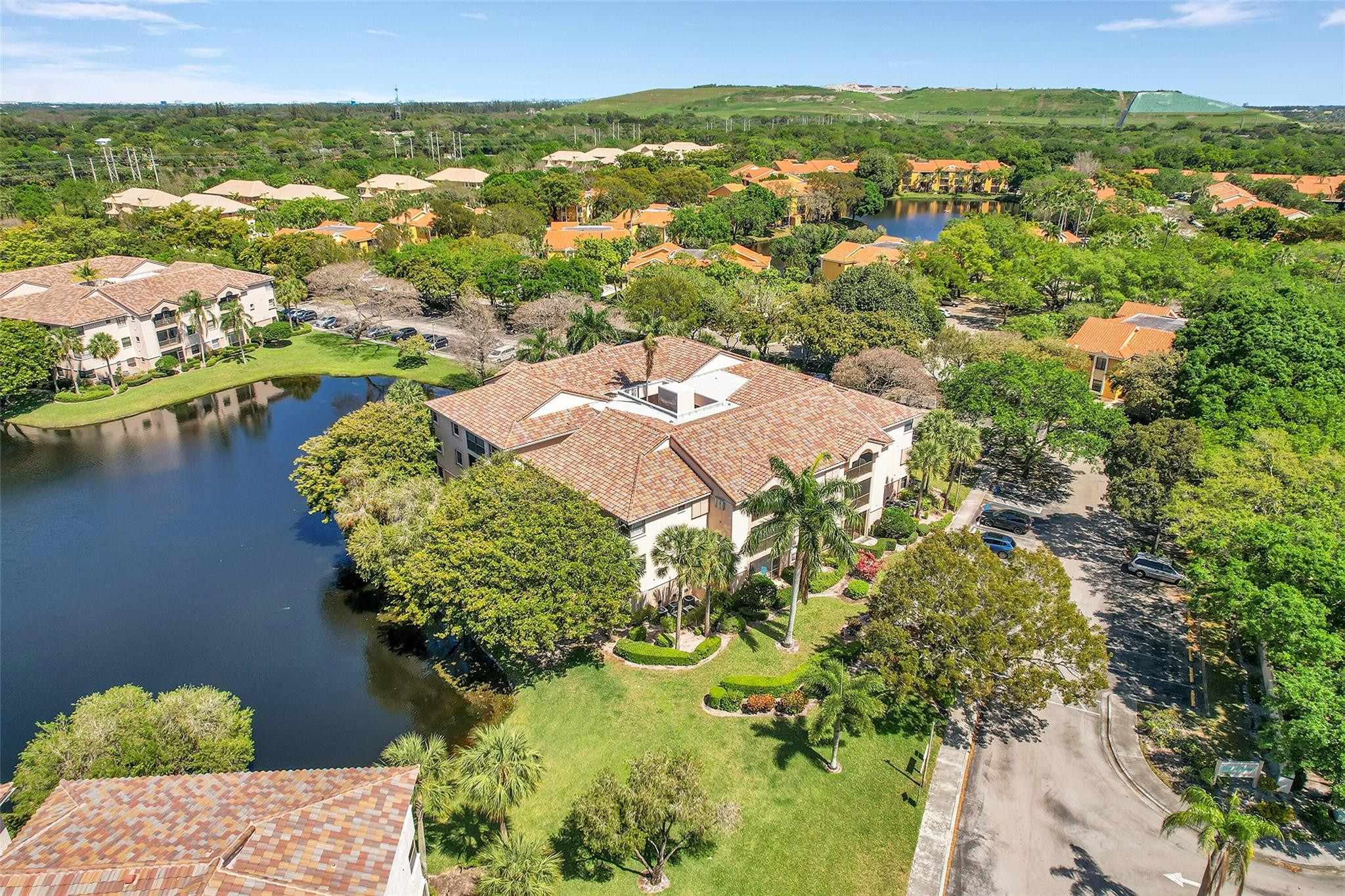 4101 Coral Tree Cir 312