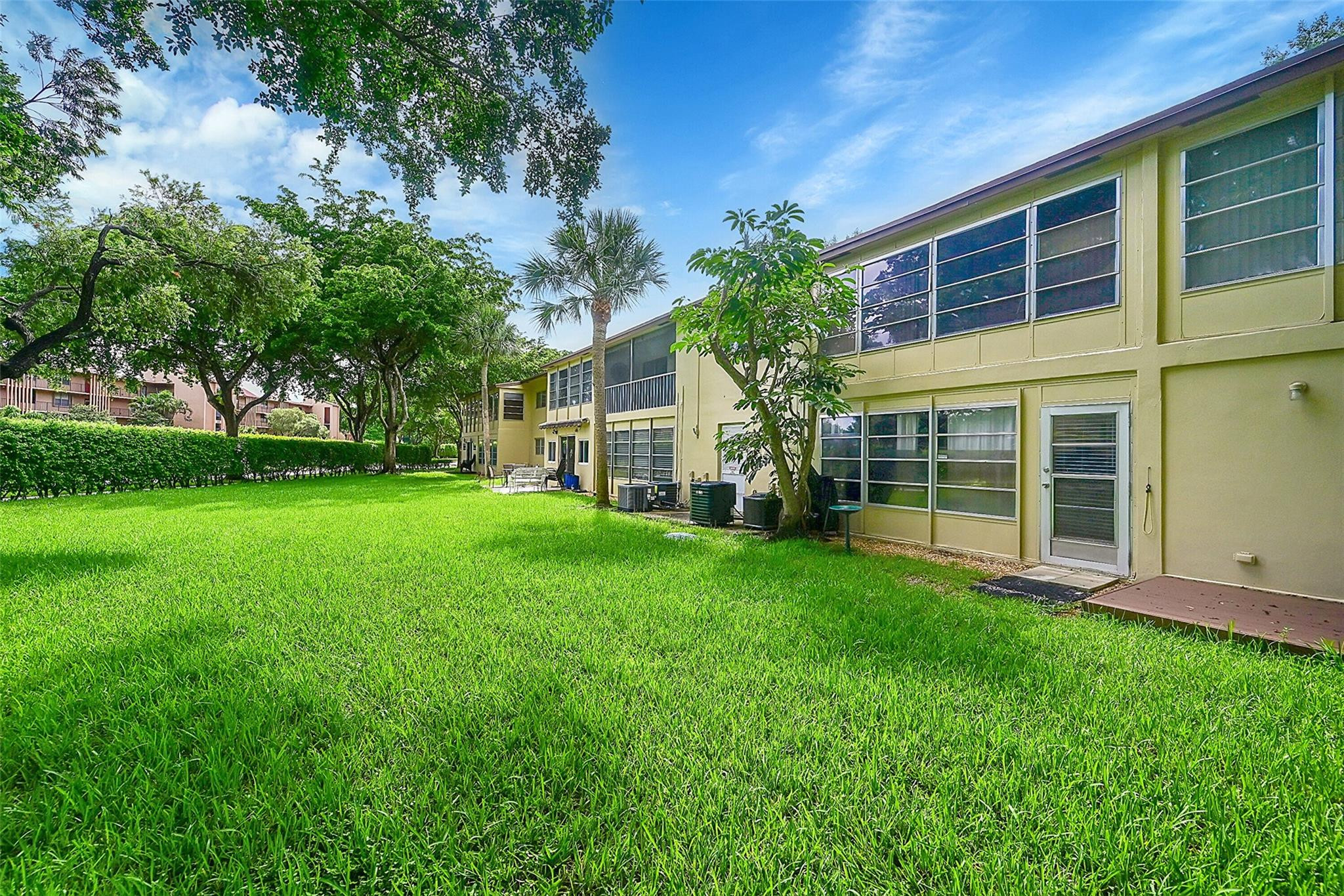 7360 NW 1st St 104