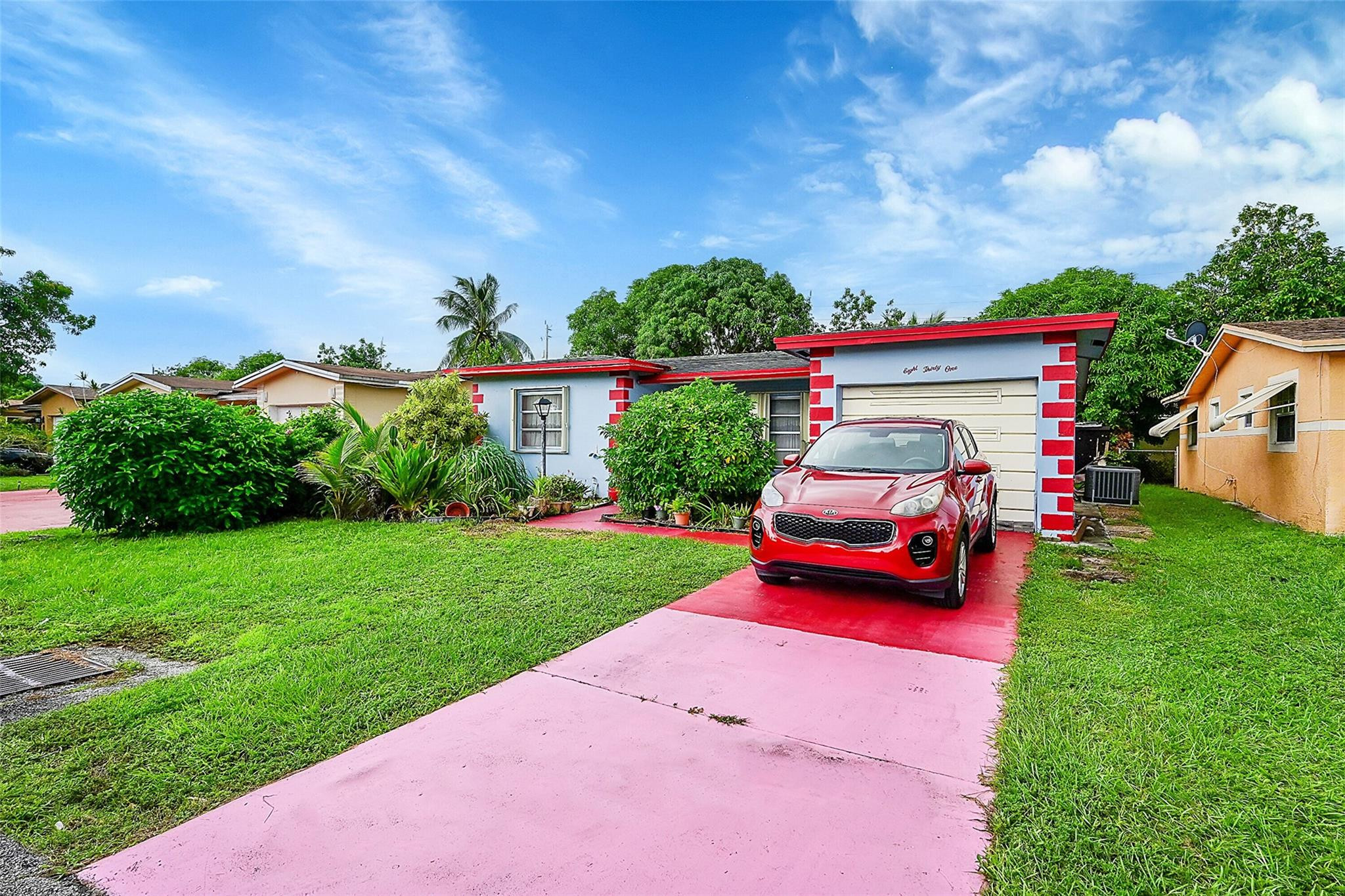 831 SW 64th Ave