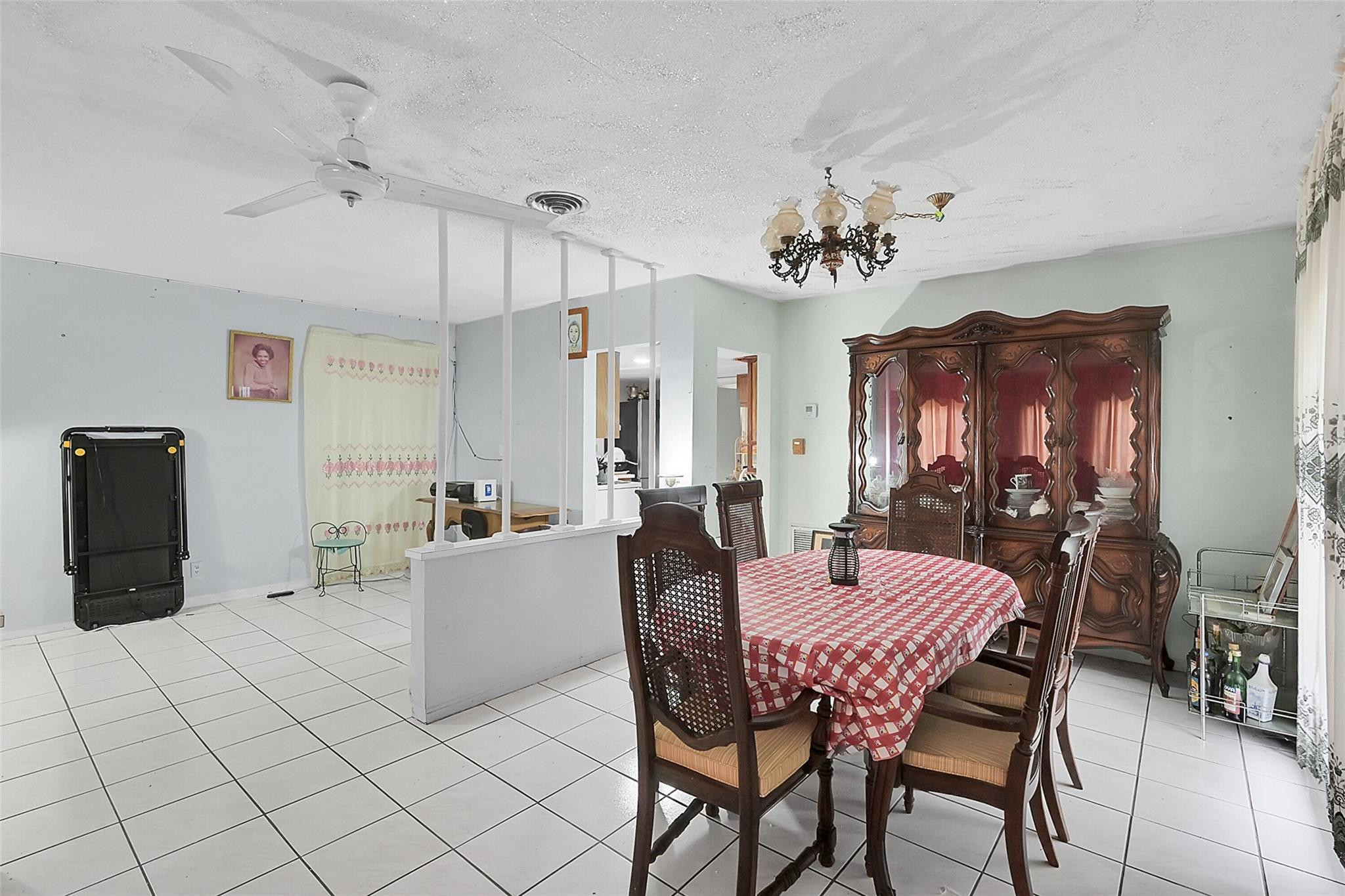 831 SW 64th Ave