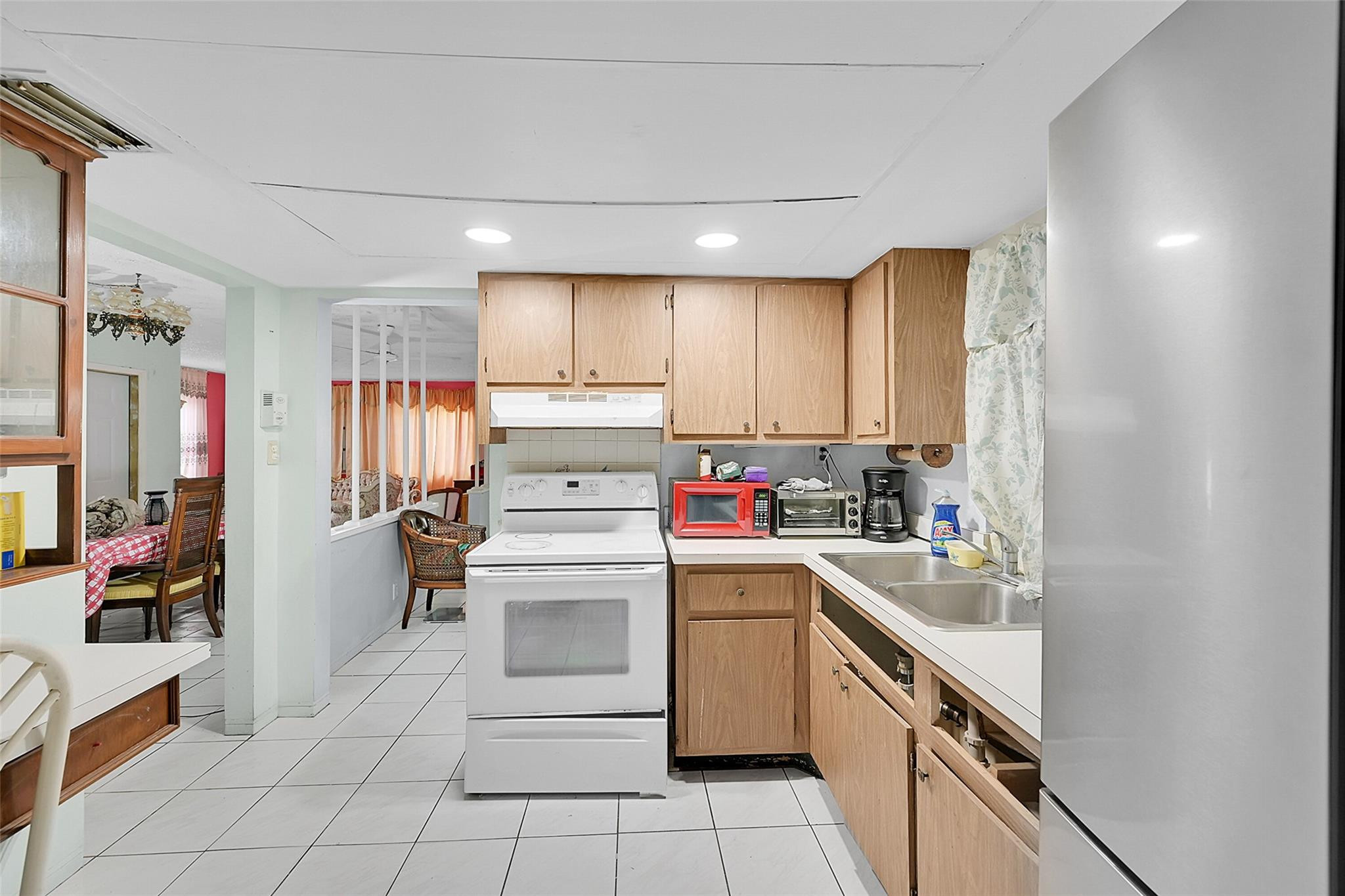 831 SW 64th Ave