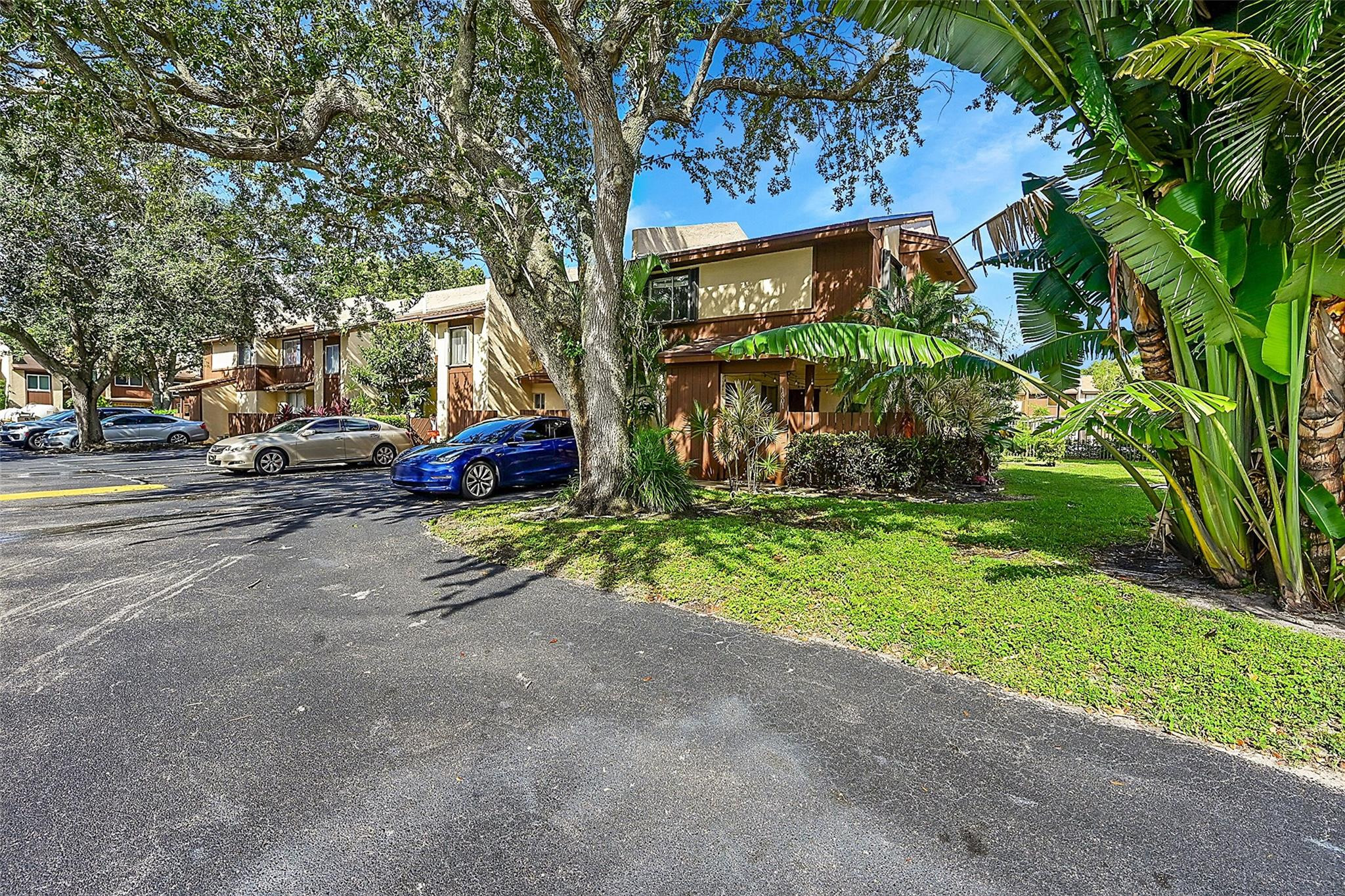 1301 Hampton Blvd 1301