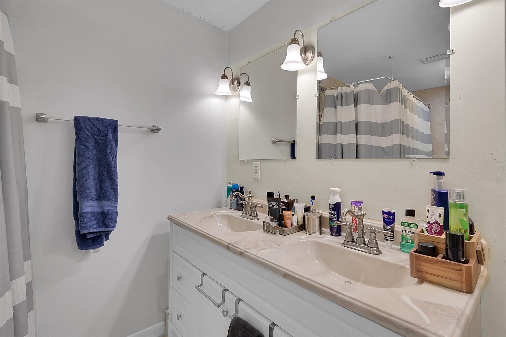 1301 Hampton Blvd 1301