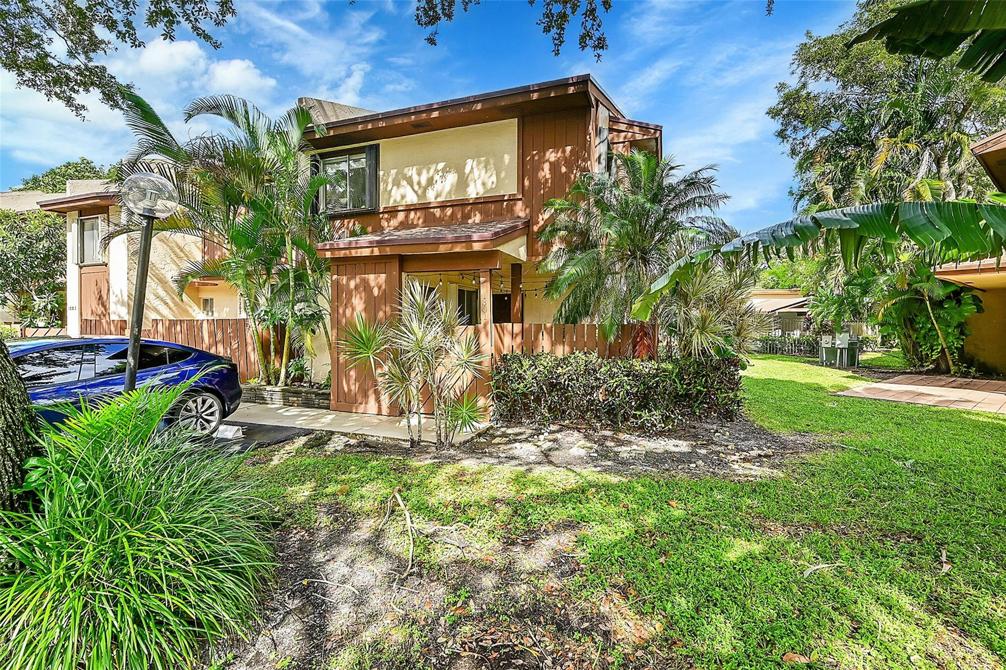 1301 Hampton Blvd 1301