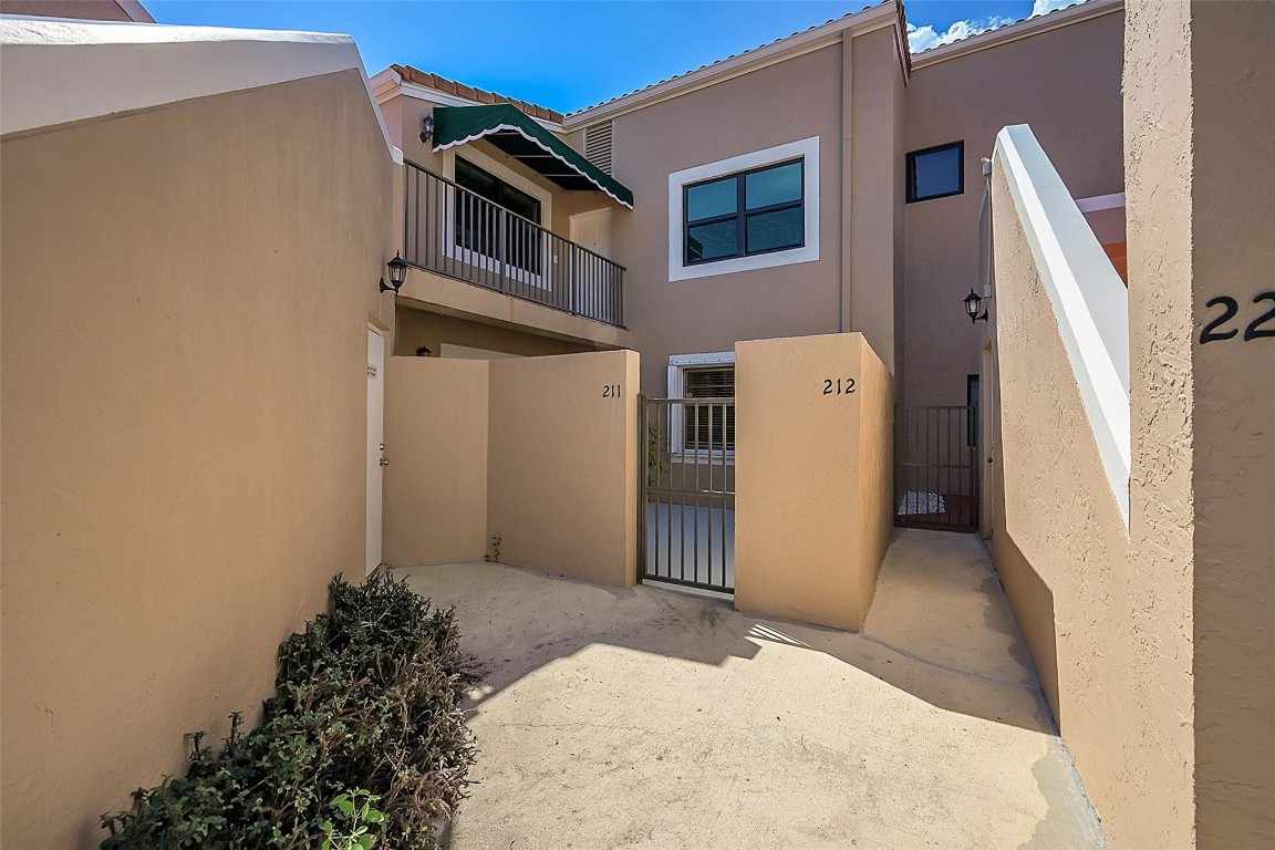 6670 Villa Sonrisa Dr 211