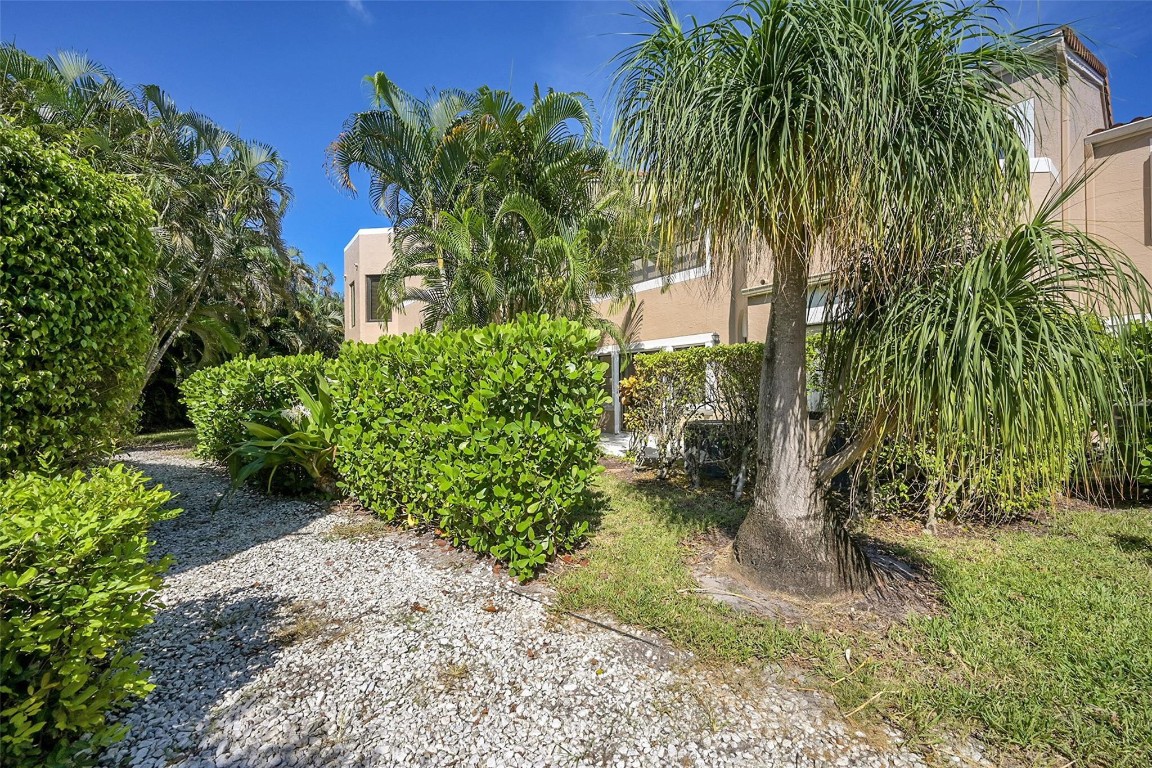 6670 Villa Sonrisa Dr 211