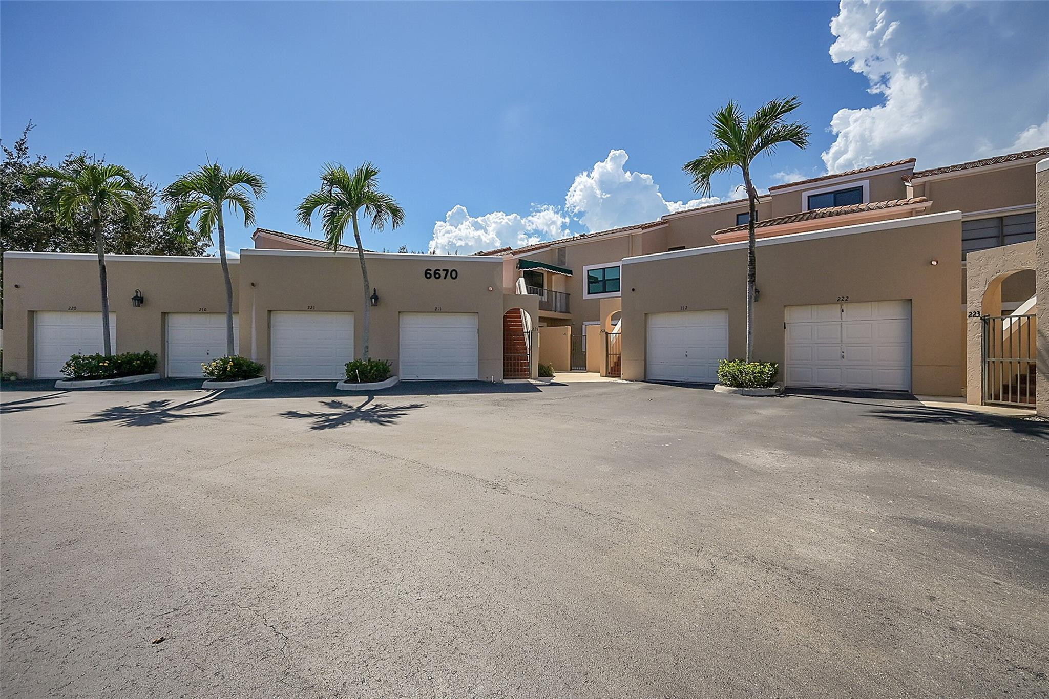 6670 Villa Sonrisa Dr 211