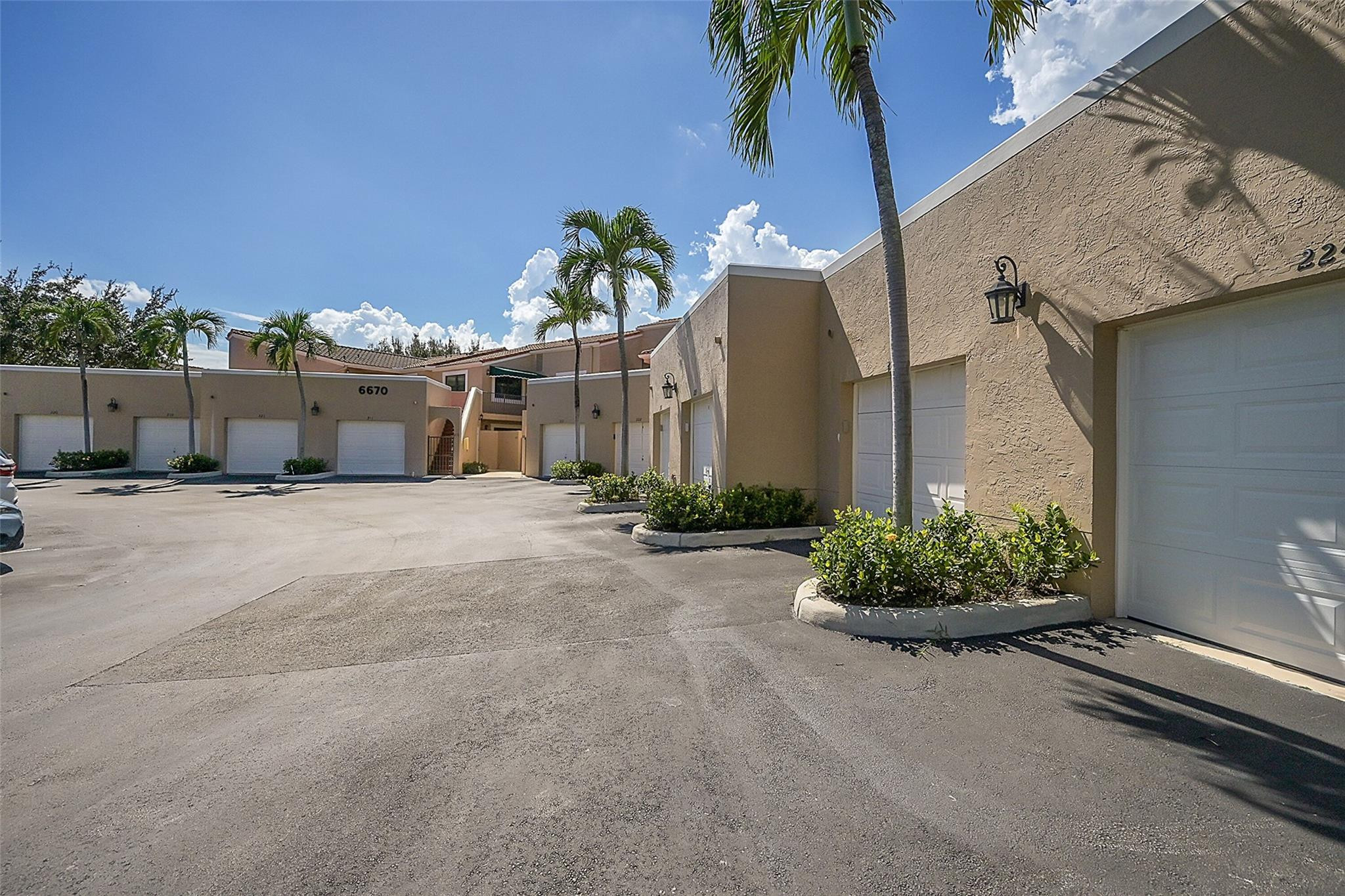 6670 Villa Sonrisa Dr 211